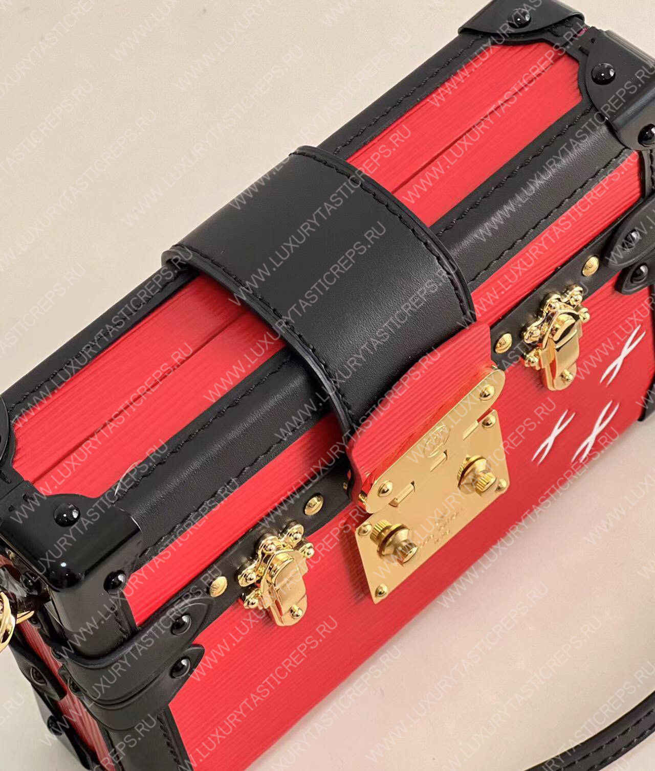 l**is V*t*n petite malle red m59179