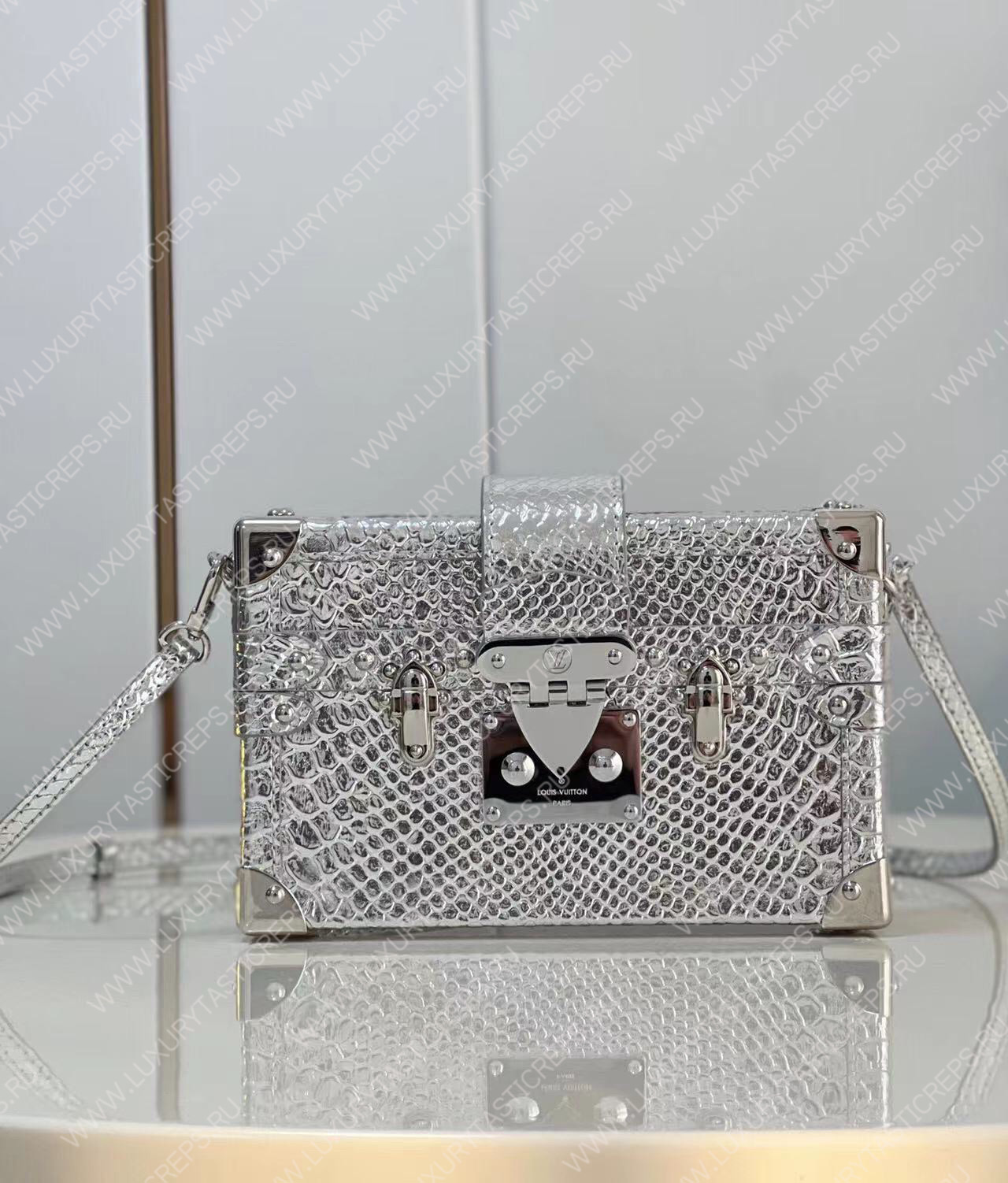 l**is V*t*n petite malle nicolas ghesquière silver m44919
