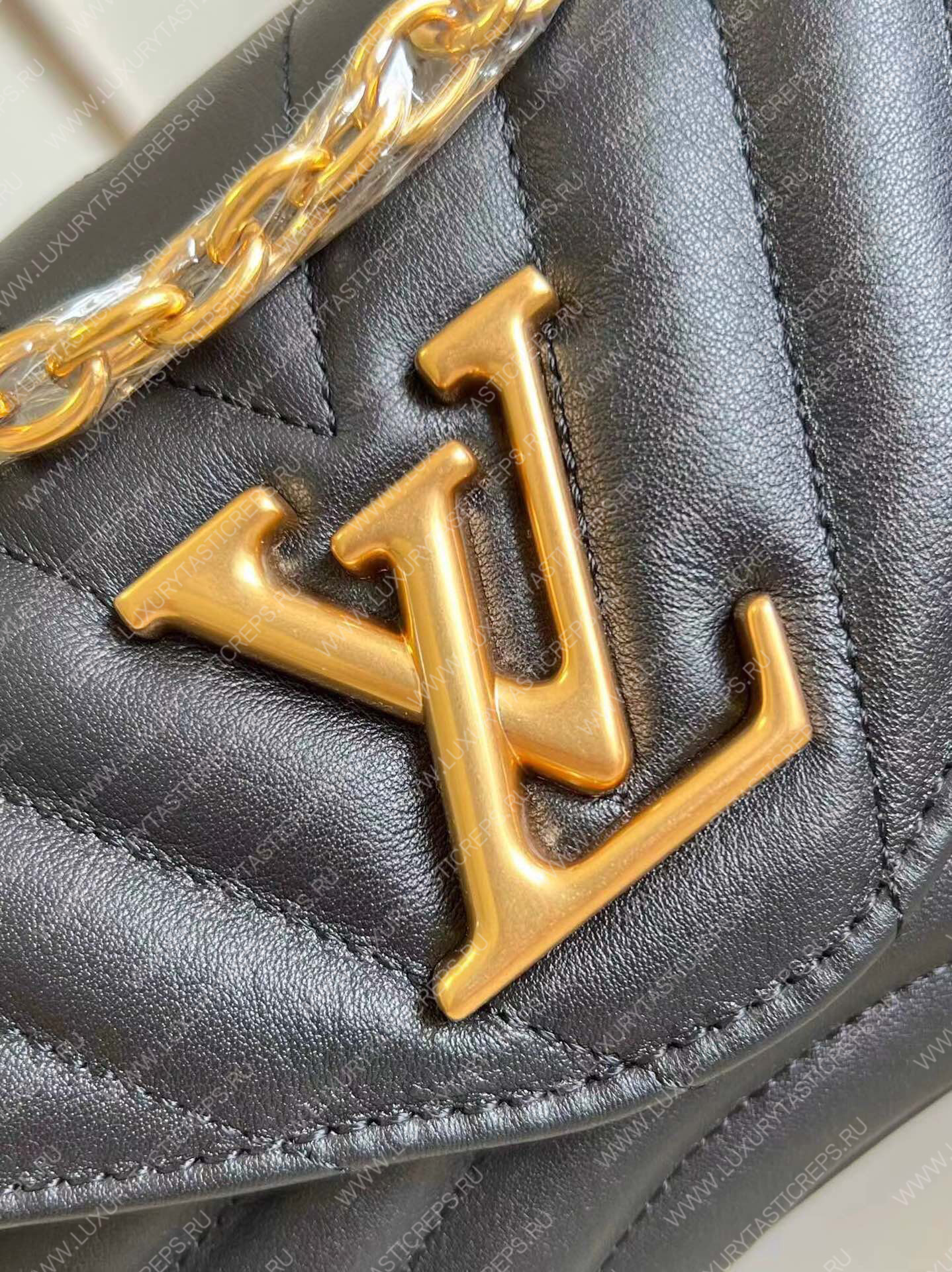 l**is V*t*n new wave chain bag pm black m20687