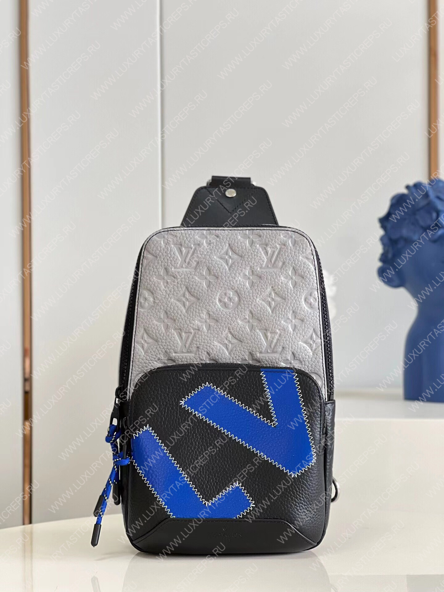 l**is V*t*n avenue slingbag gray m59926
