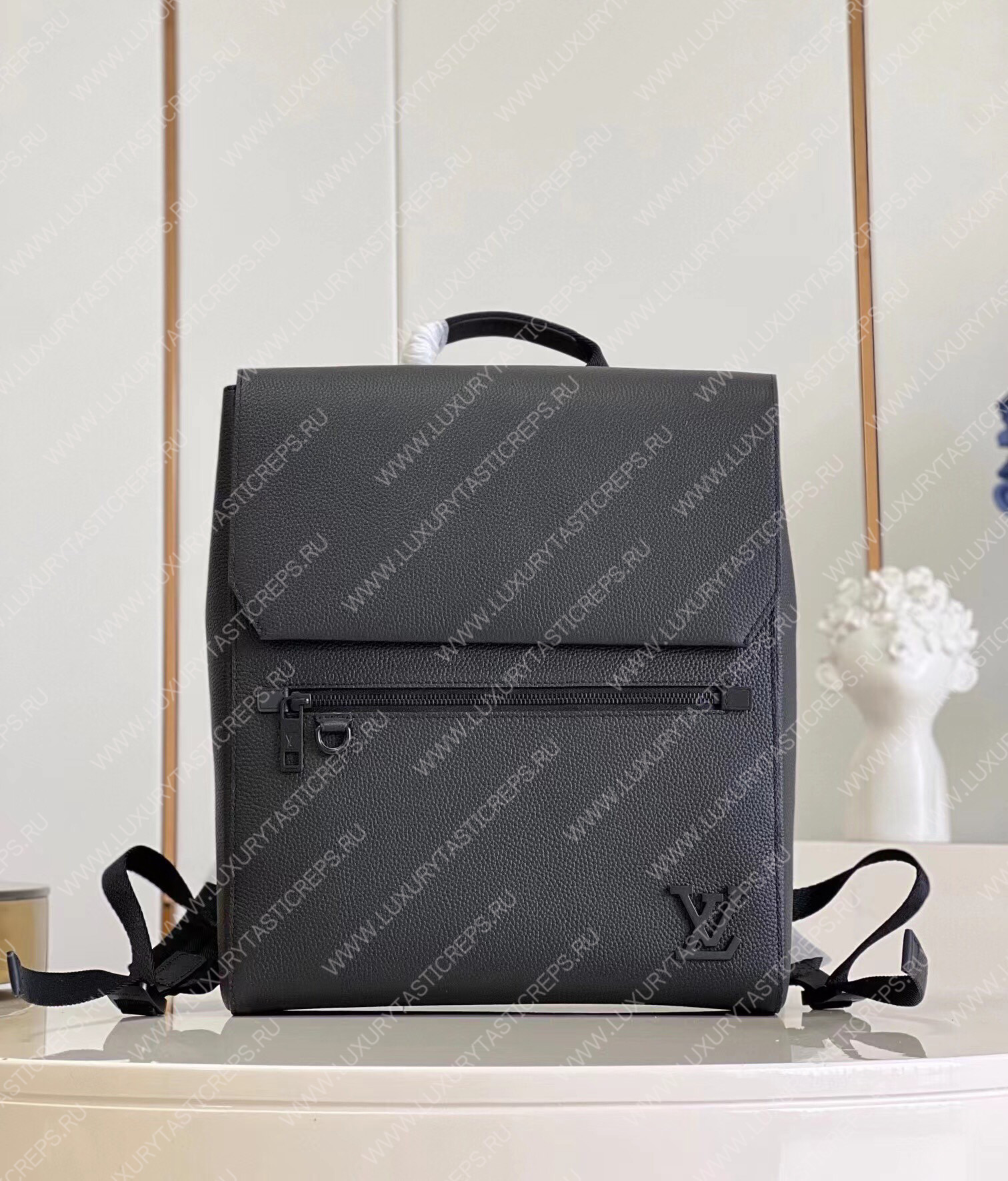 l**is V*t*n fastline backpack black m21367