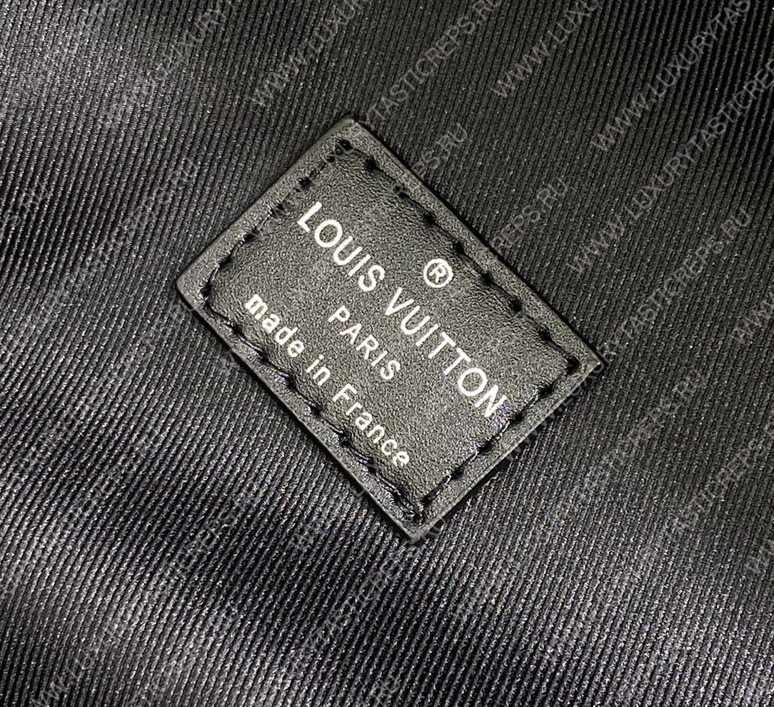 l**is V*t*n discovery backpack graffiti green m21395