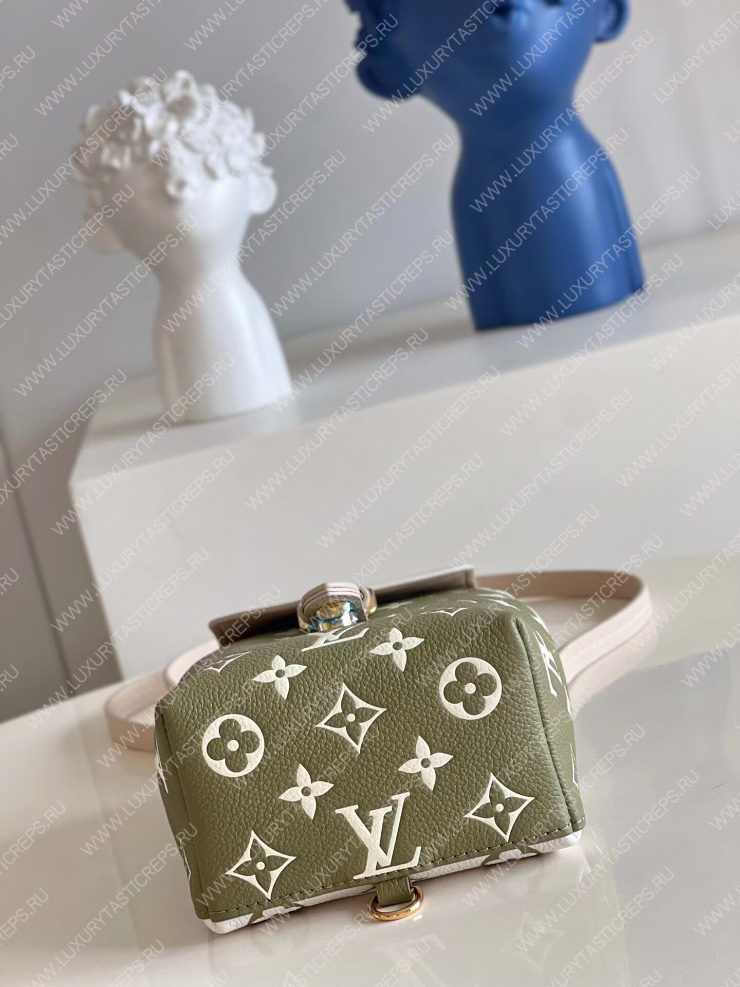 l**is V*t*n tiny backpack khaki / beige / cream m81351