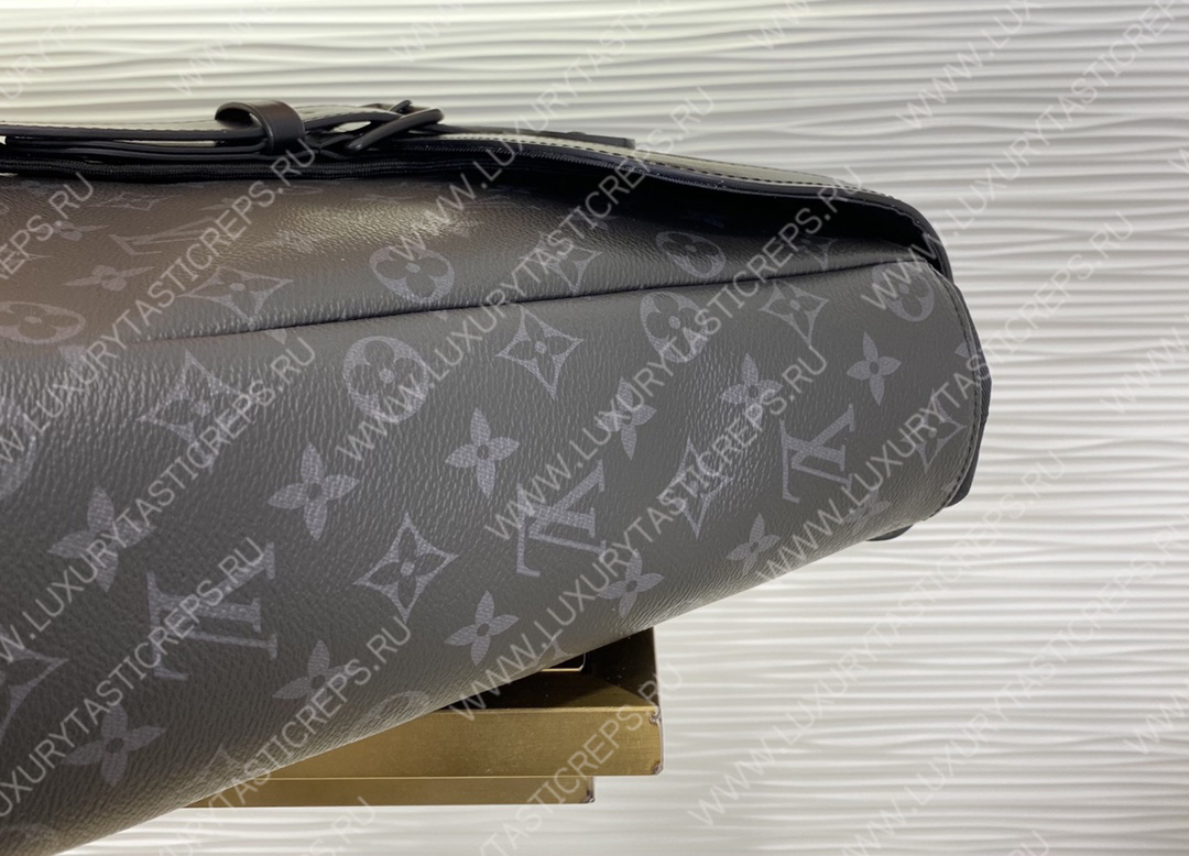 l**is V*t*n saumur backpack black m45913