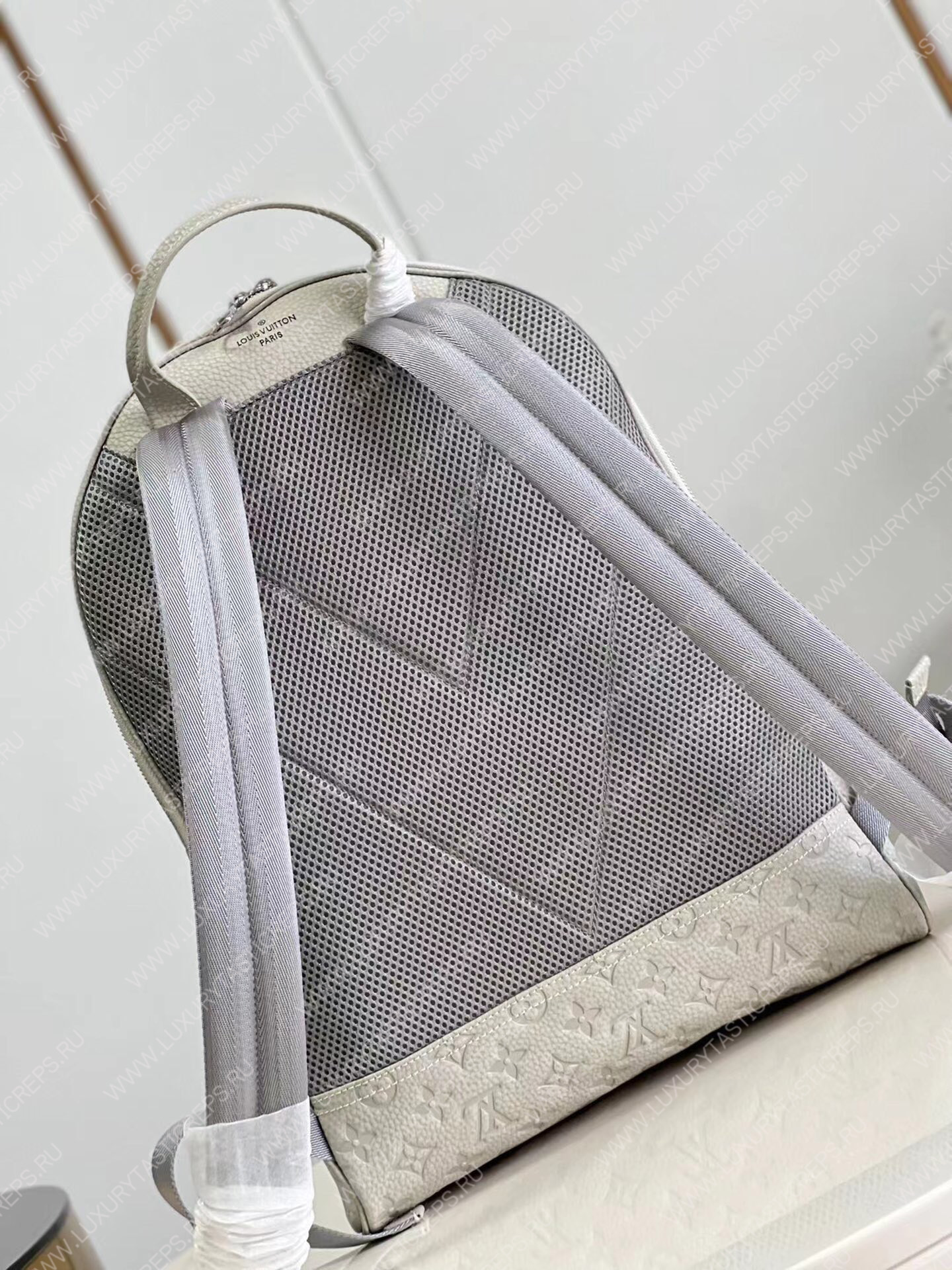 l**is V*t*n ellipse backpack white m20877