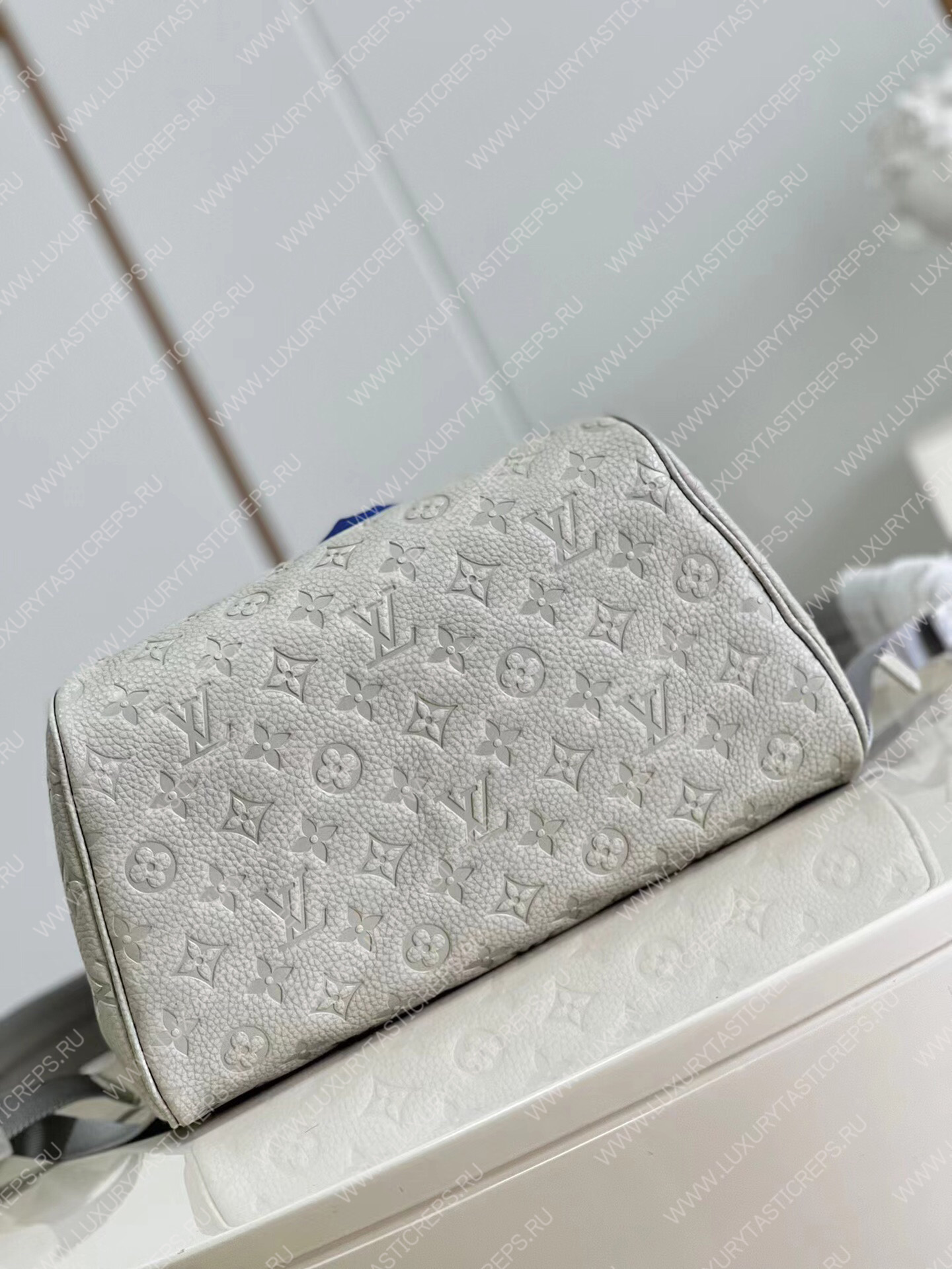 l**is V*t*n ellipse backpack white m20877