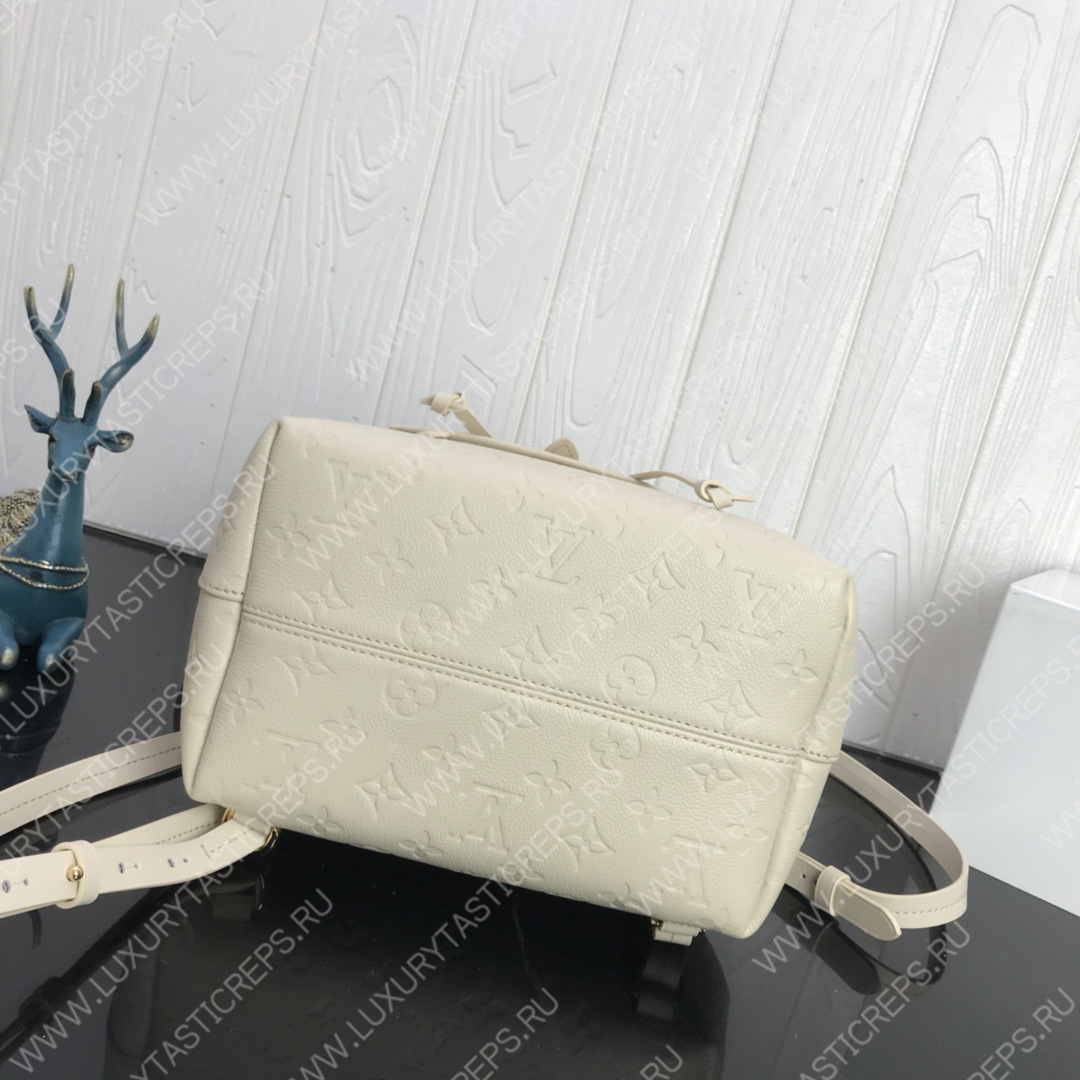 l**is V*t*n montsouris backpack white m45410
