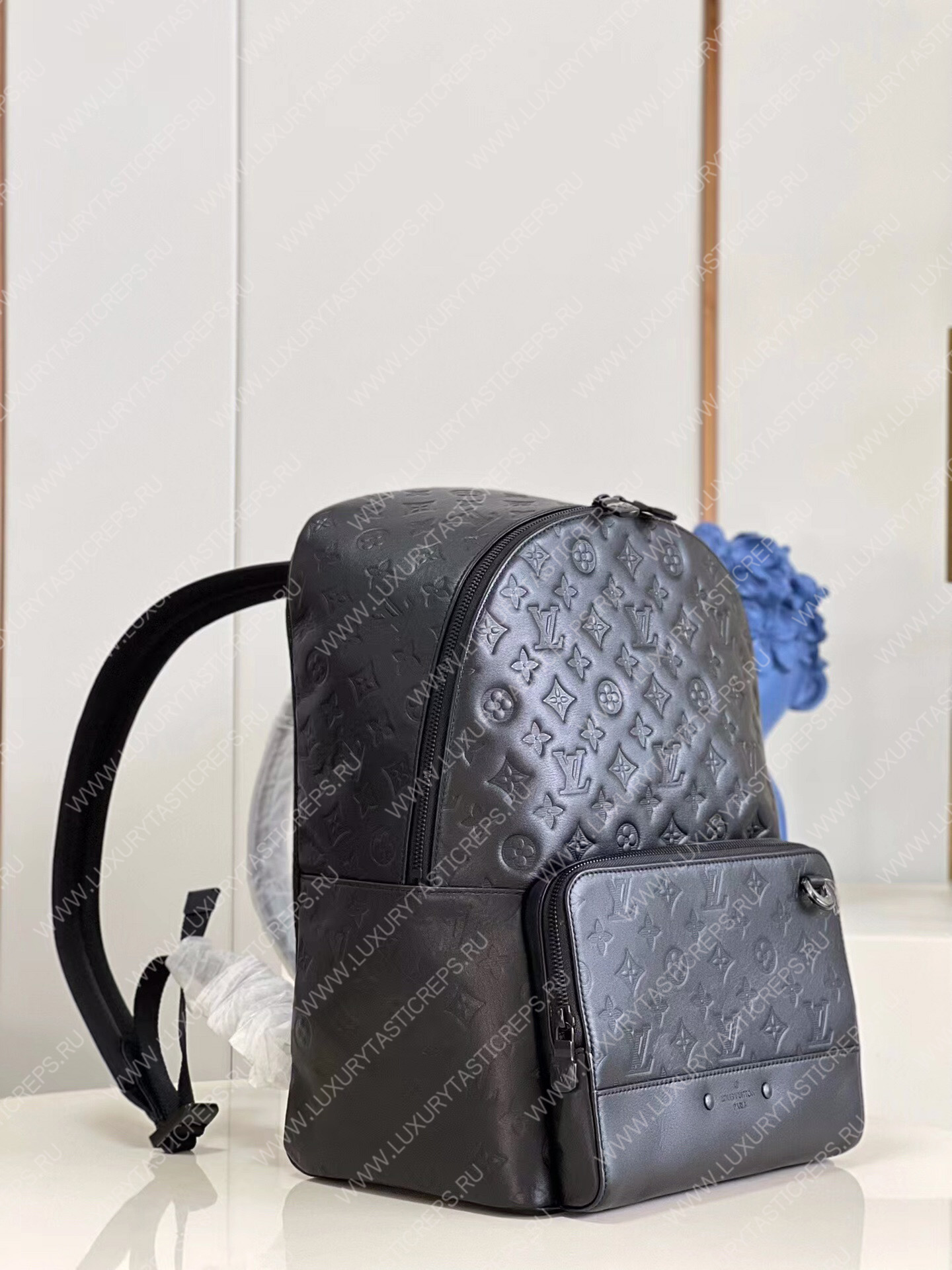 l**is V*t*n racer backpack black m46109