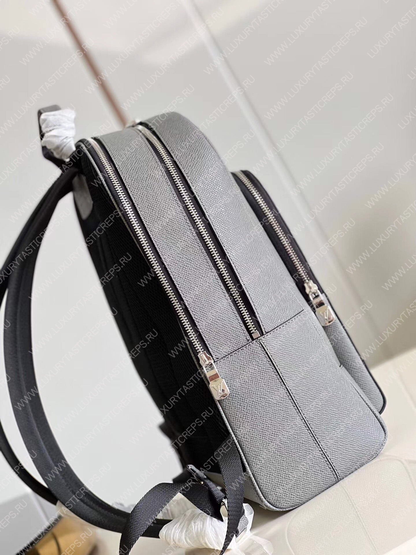 l**is V*t*n adrian backpack gray m30857