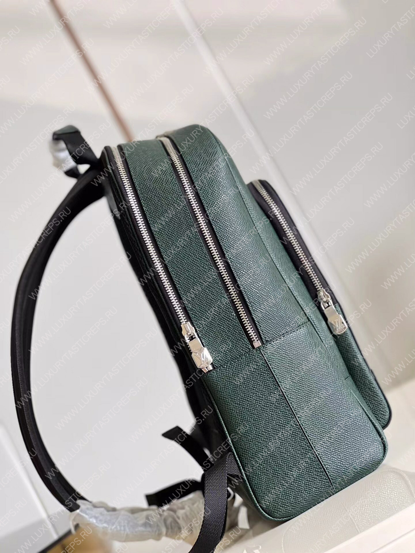 l**is V*t*n adrian backpack green m30857