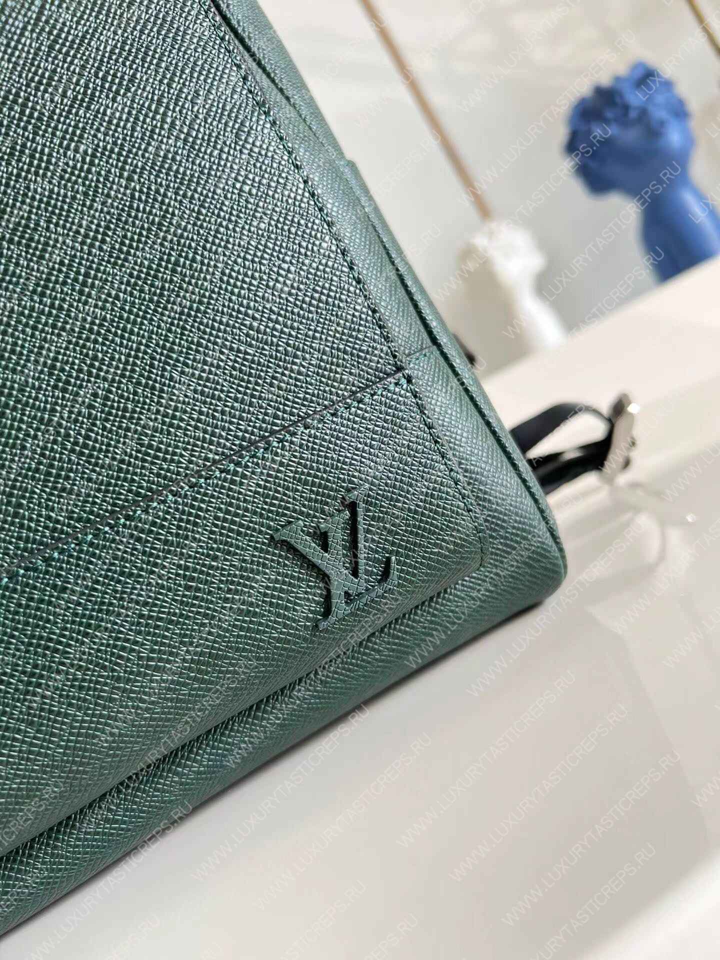 l**is V*t*n adrian backpack green m30857