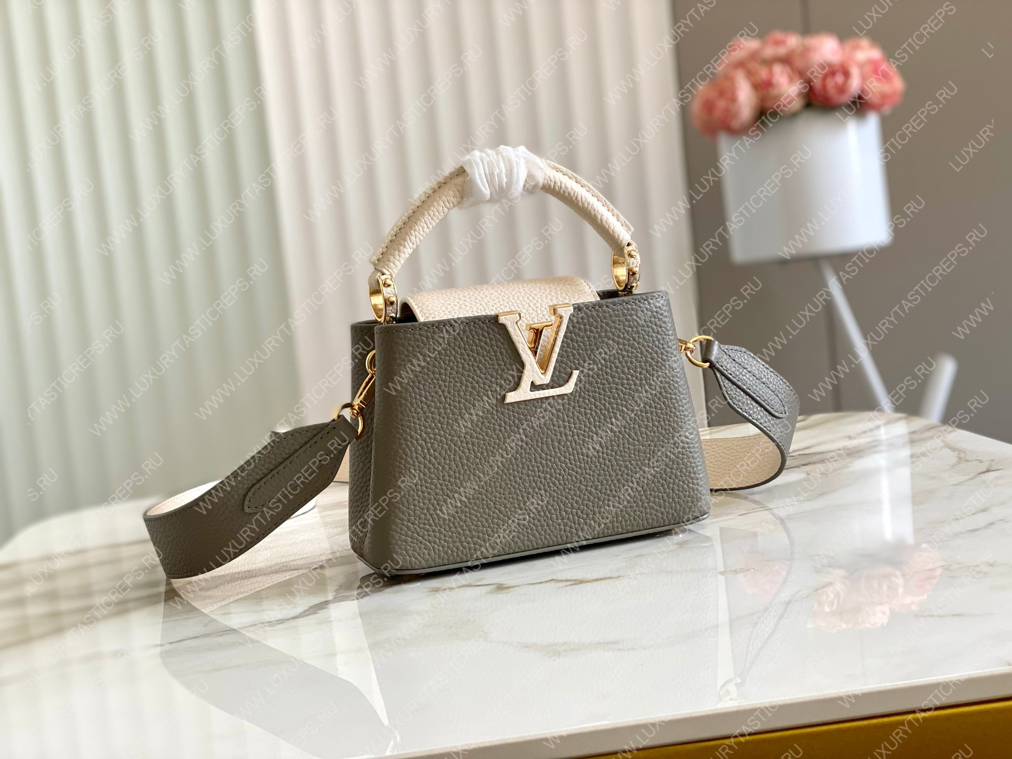 l**is V*t*n capucines mm steeple gray / greige m21296