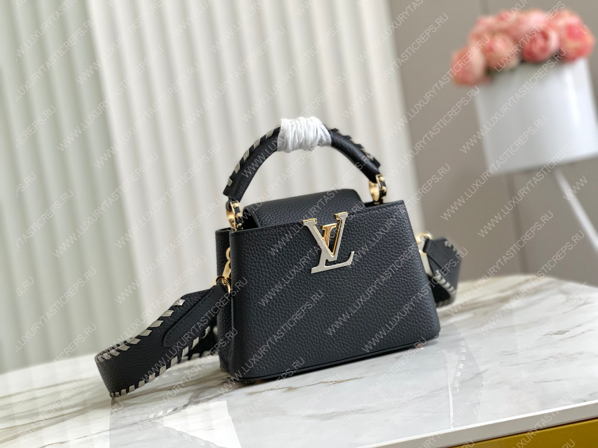 l**is V*t*n capucines mm black m21121