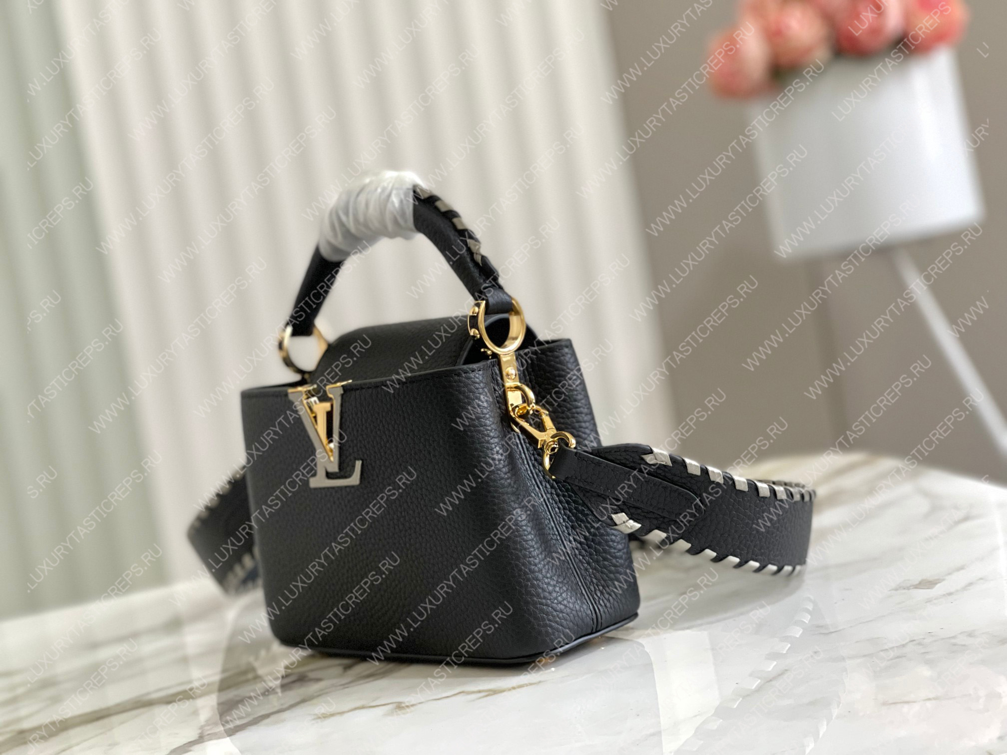 l**is V*t*n capucines mm black m21121