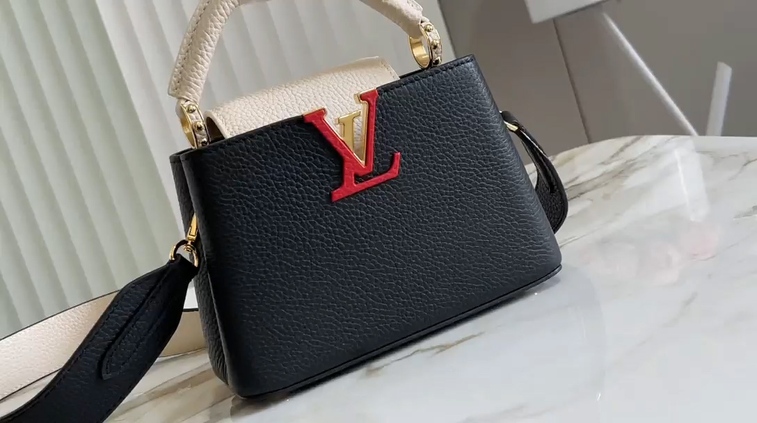 l**is V*t*n capucines bb black m21043
