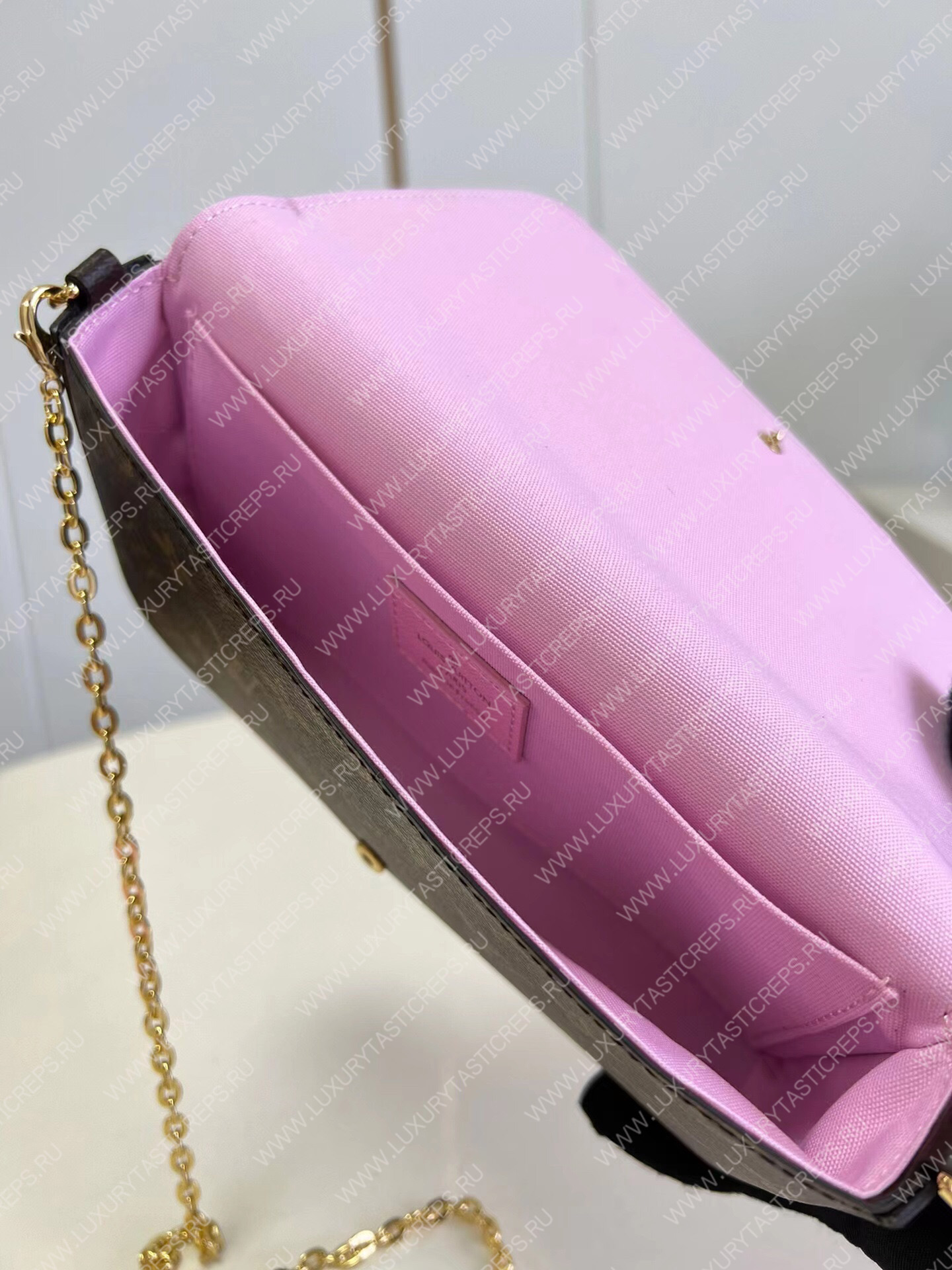 l**is V*t*n fÉlicie pochette cerise red m81545