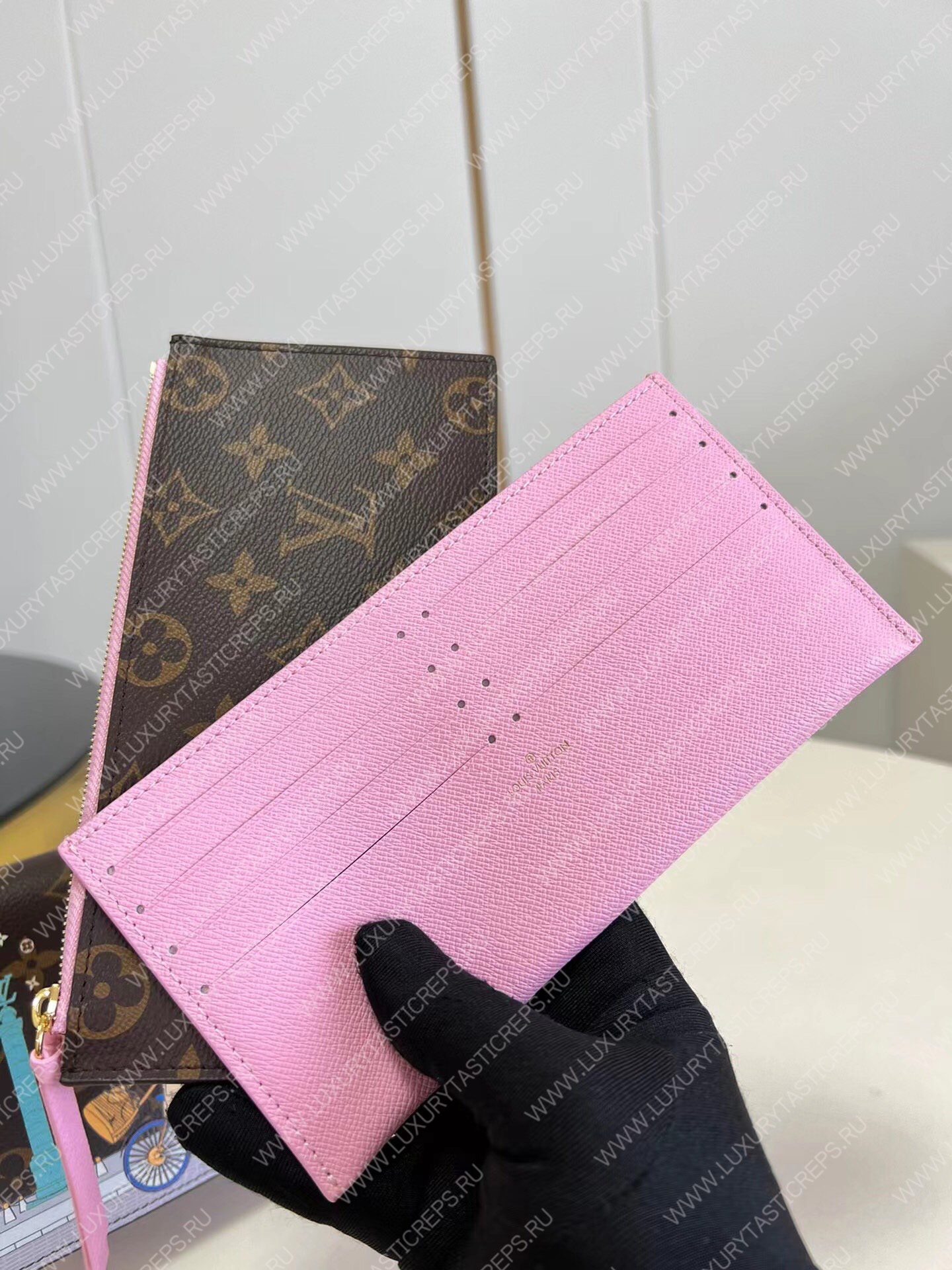 l**is V*t*n fÉlicie pochette cerise red m81545