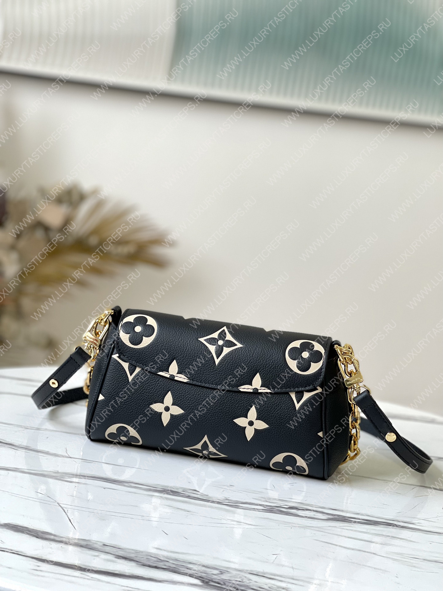 l**is V*t*n favorite black/beige m45859