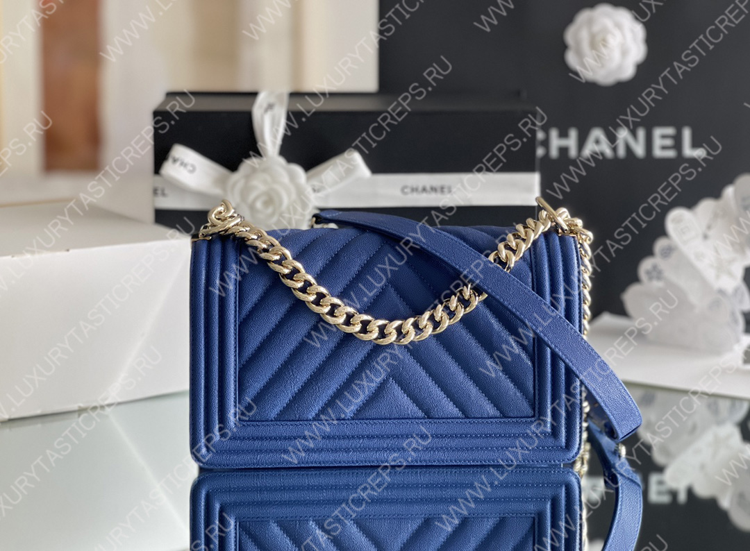 Ch*el boy flap bag chevron caviar old medium a67085 blue