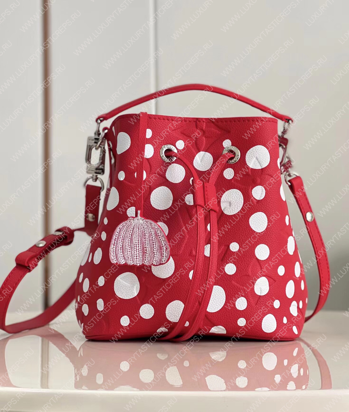 l**is V*t*n lv x yk nÉonoÉ bb red/white m21730