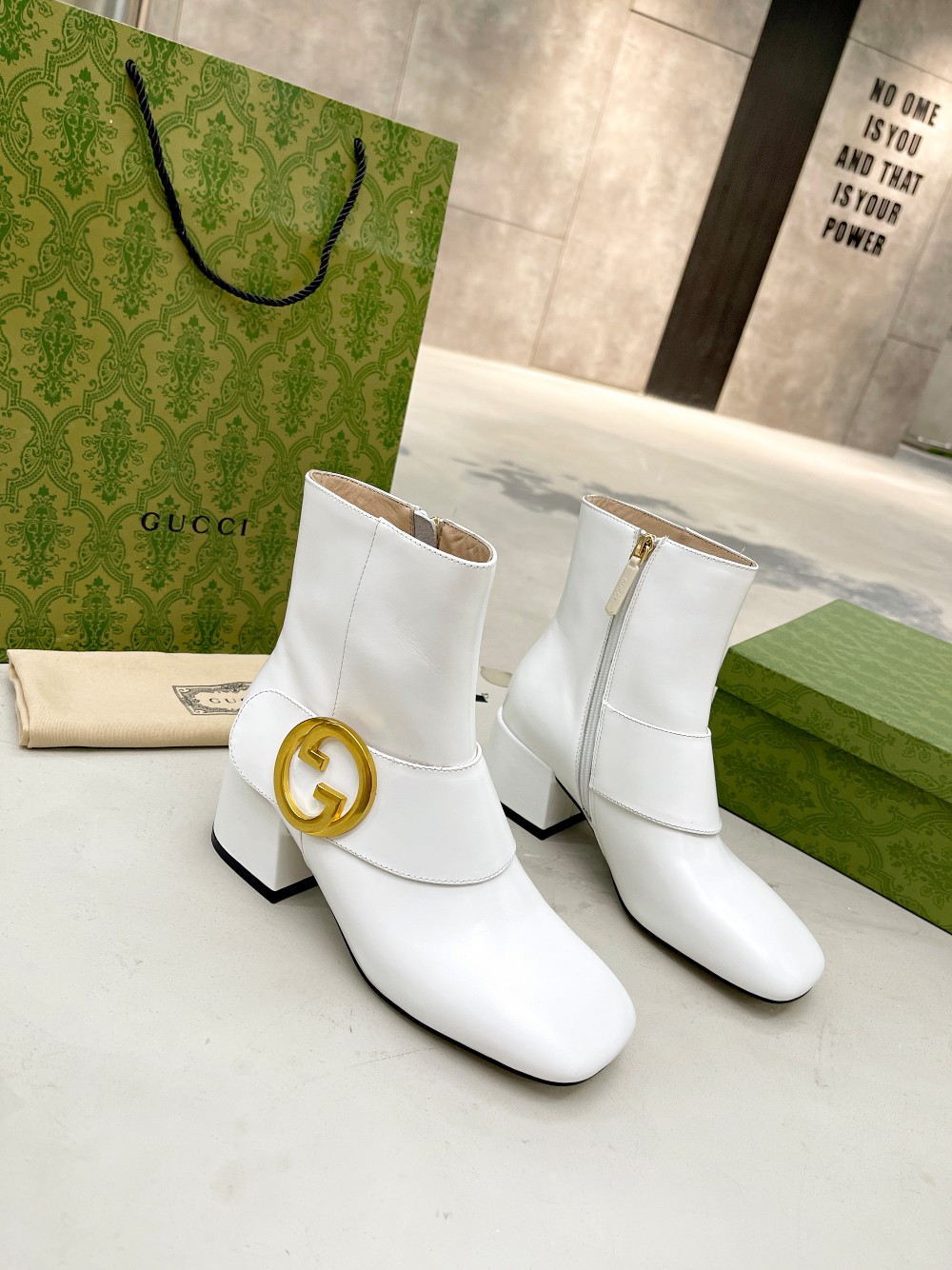 G*u*i blondie ankle boot white 700016