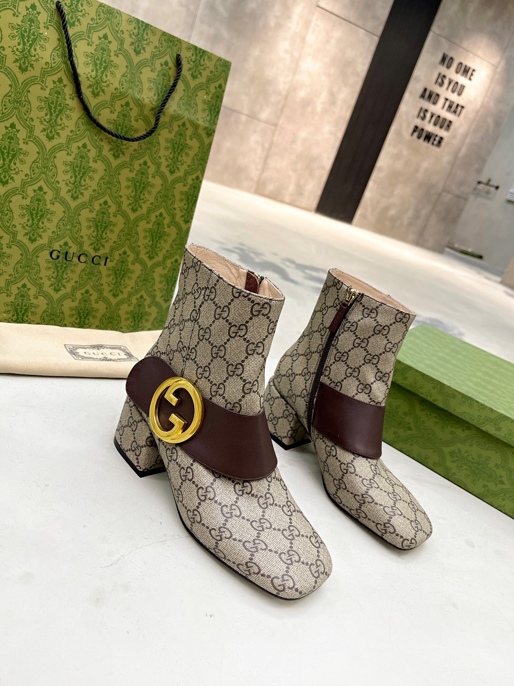 G*u*i blondie ankle boot beige & ebony 701706