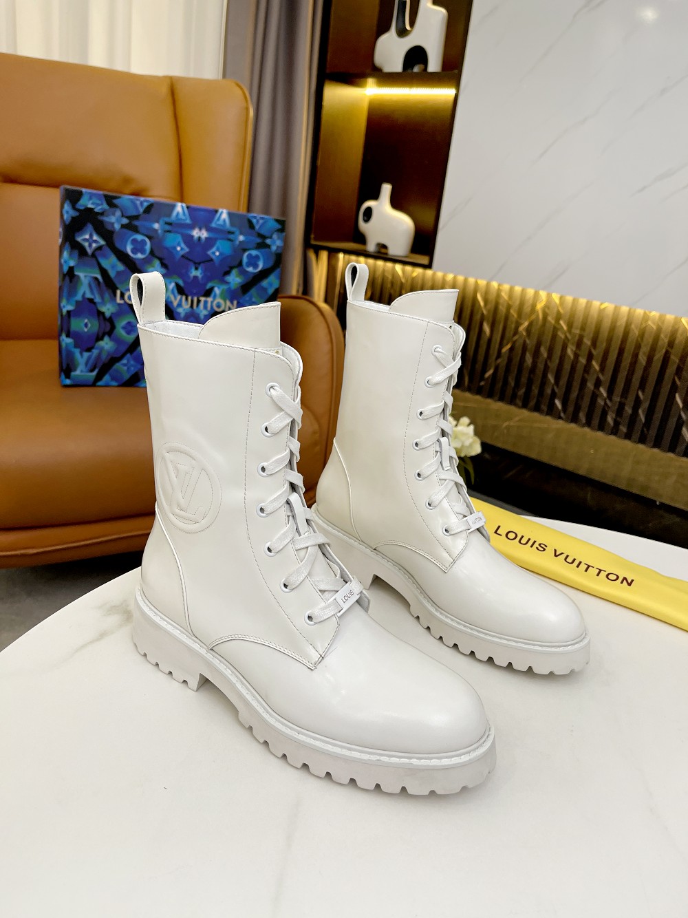 l**is V*t*n territory flat high ranger white 1aabca
