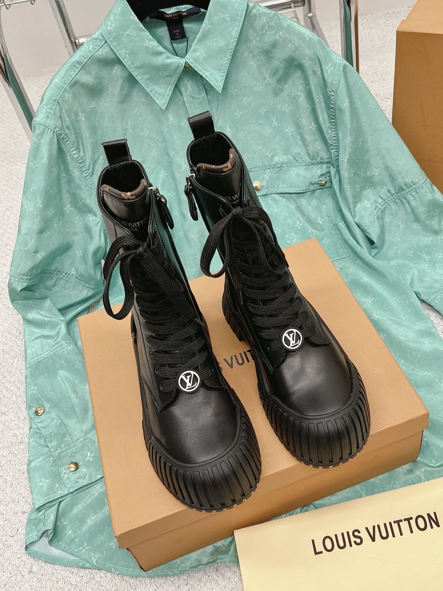 l**is V*t*n lace-up boots black 1aabc8