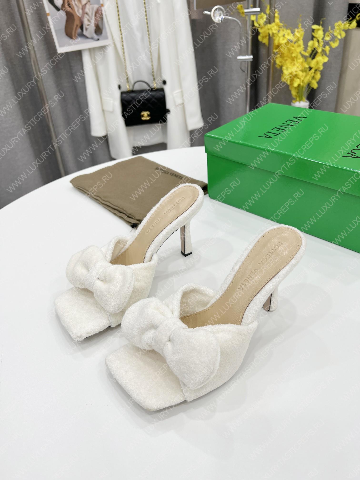 bo*te*ga Ve*ne*ta bow detailed heeled slides white 690025v