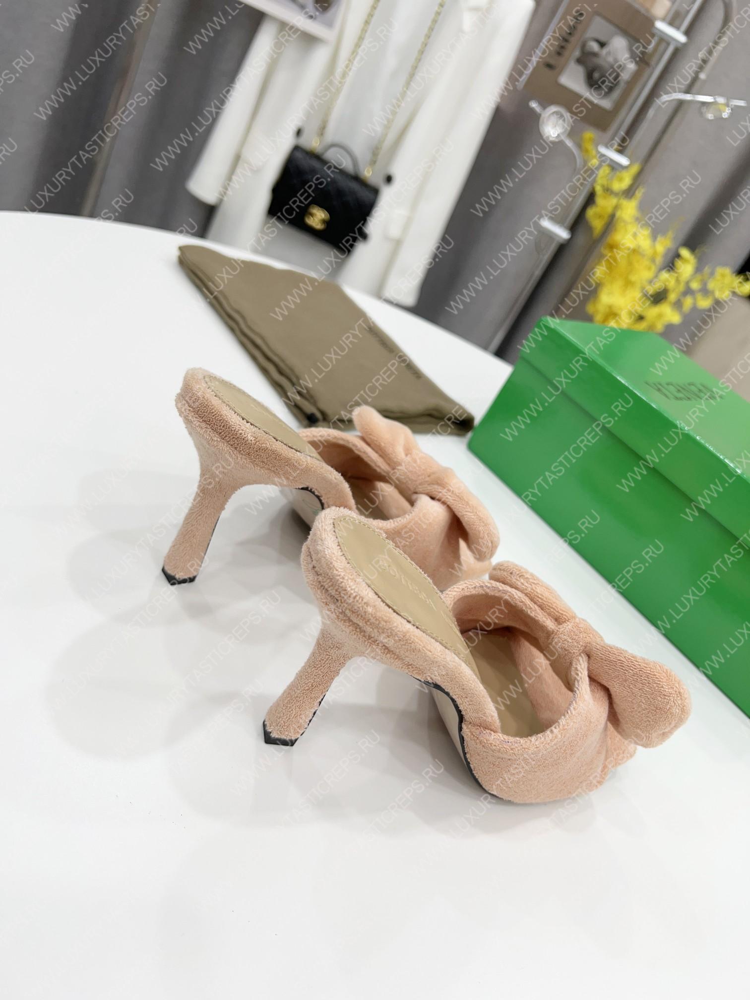 bo*te*ga Ve*ne*ta bow detailed heeled slides peach 690025v