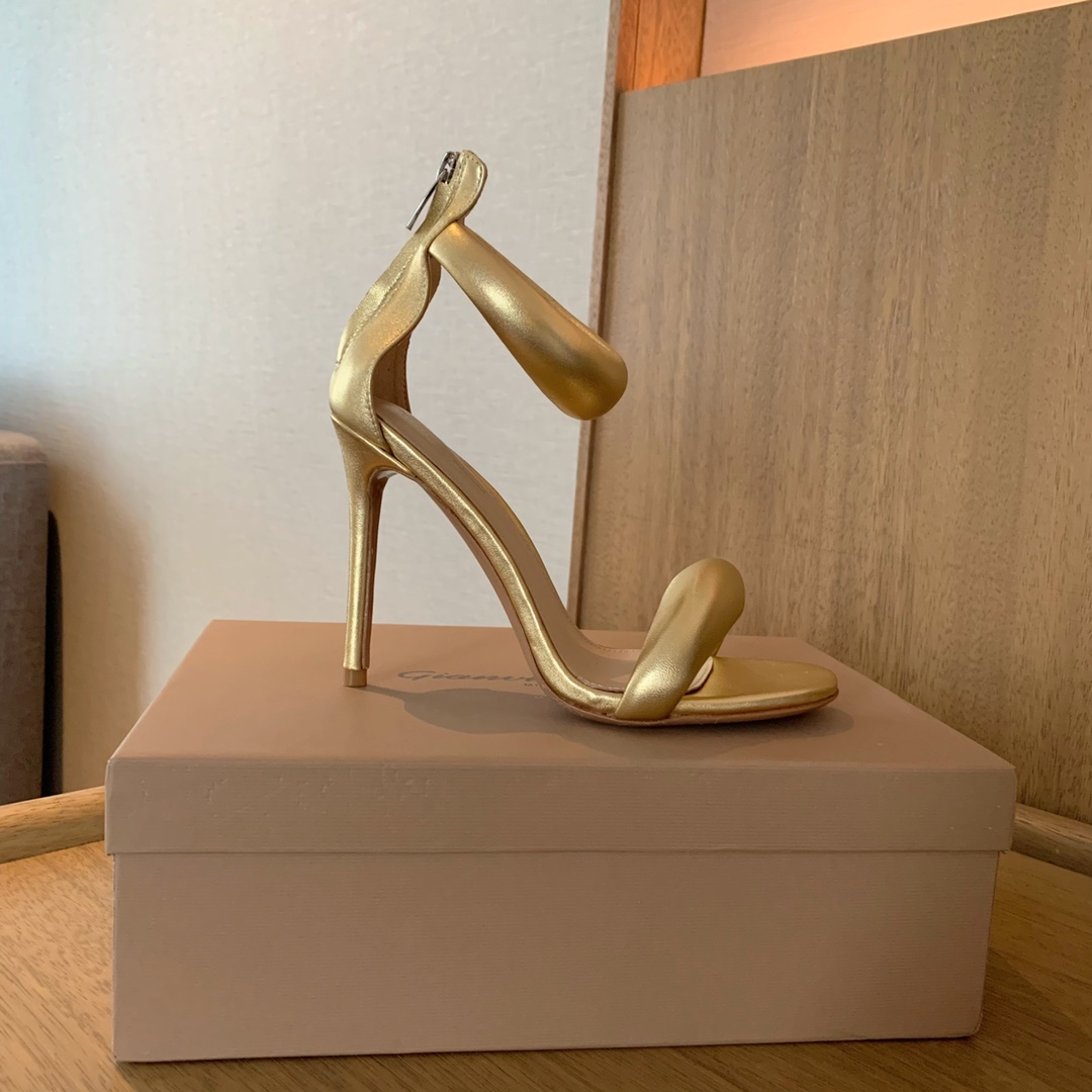 GIANVITO ROSSI BIJOUX NAPPA SANDAL GOLD G61635