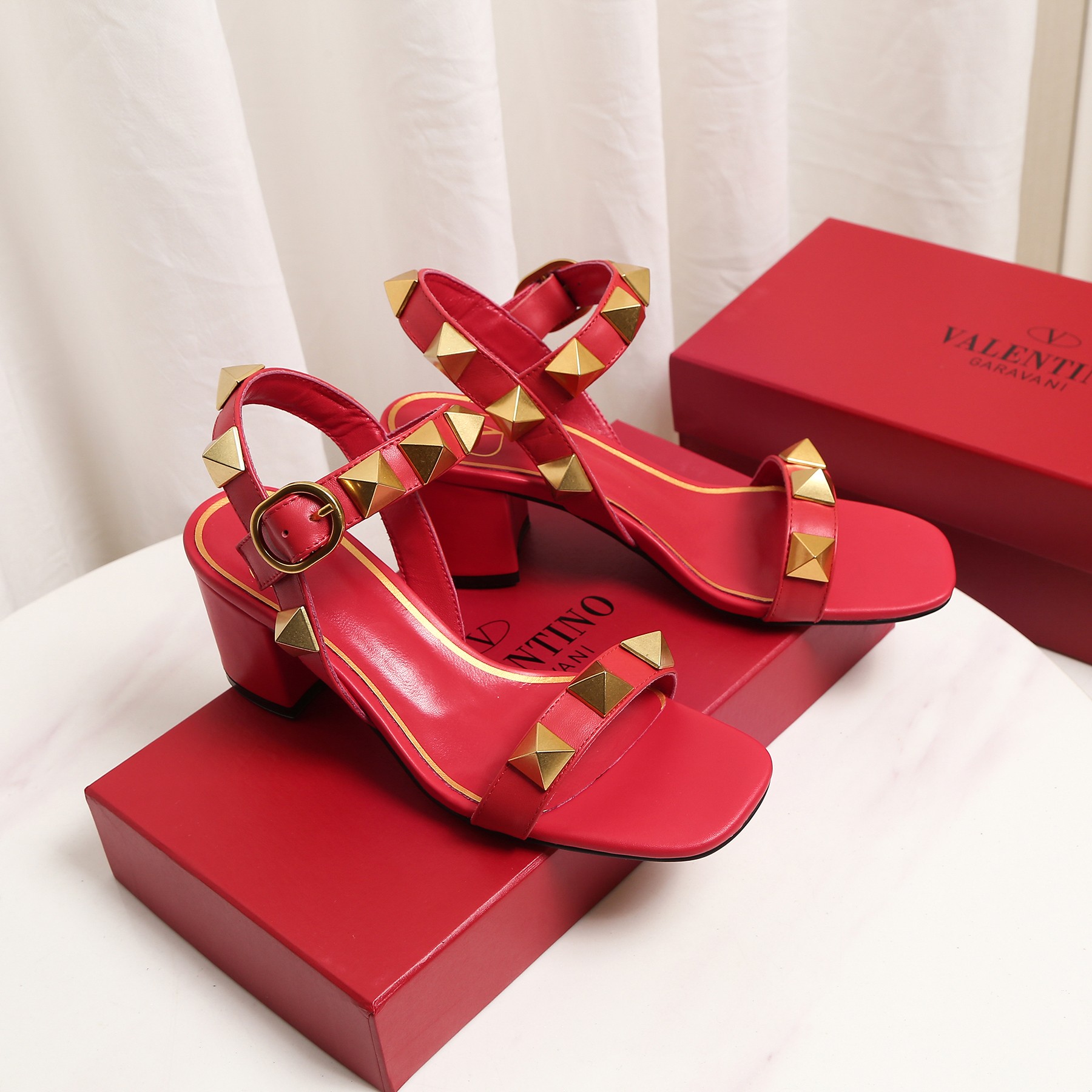 VALENTINO ROMAN STUD SANDAL ROSSO VALENTINO WW2S0CR2ZWM