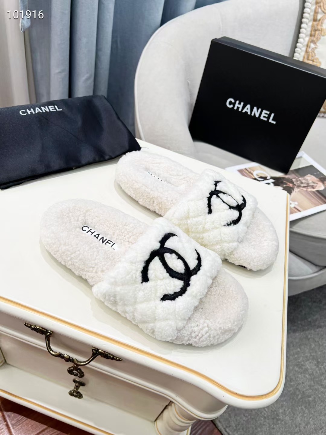 Ch*el wool mules white/black g39059