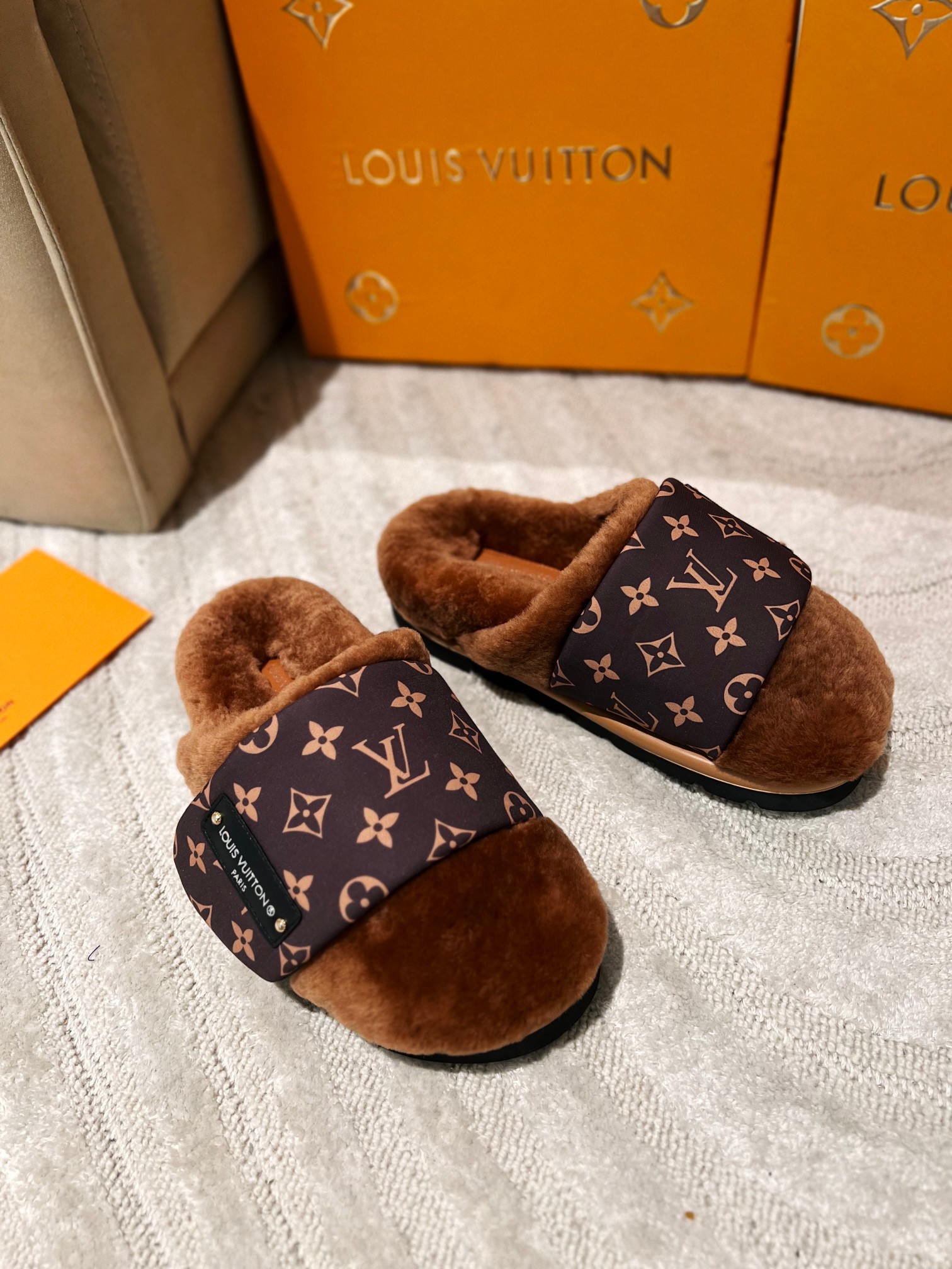 l**is V*t*n slipper pillow flat comfort mule brown 1aam3k
