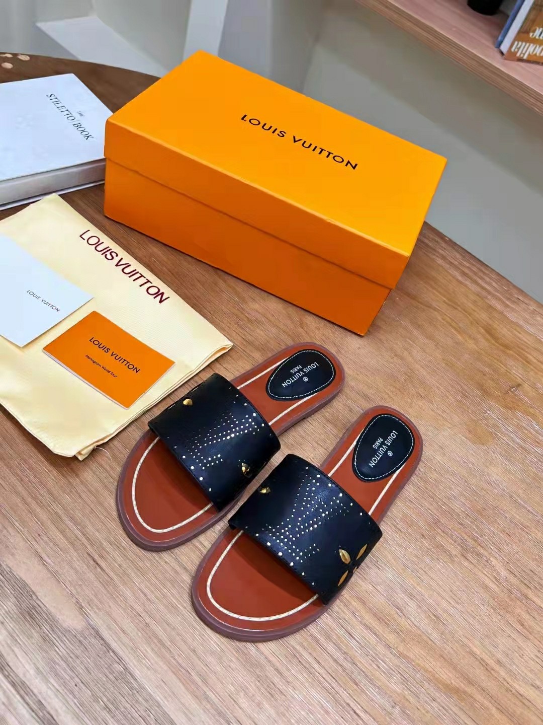 l**is V*t*n flat mule black 1aadiw