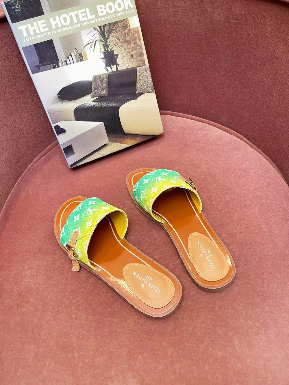 l**is V*t*n lock it flat mule green & yellow 1aa21q