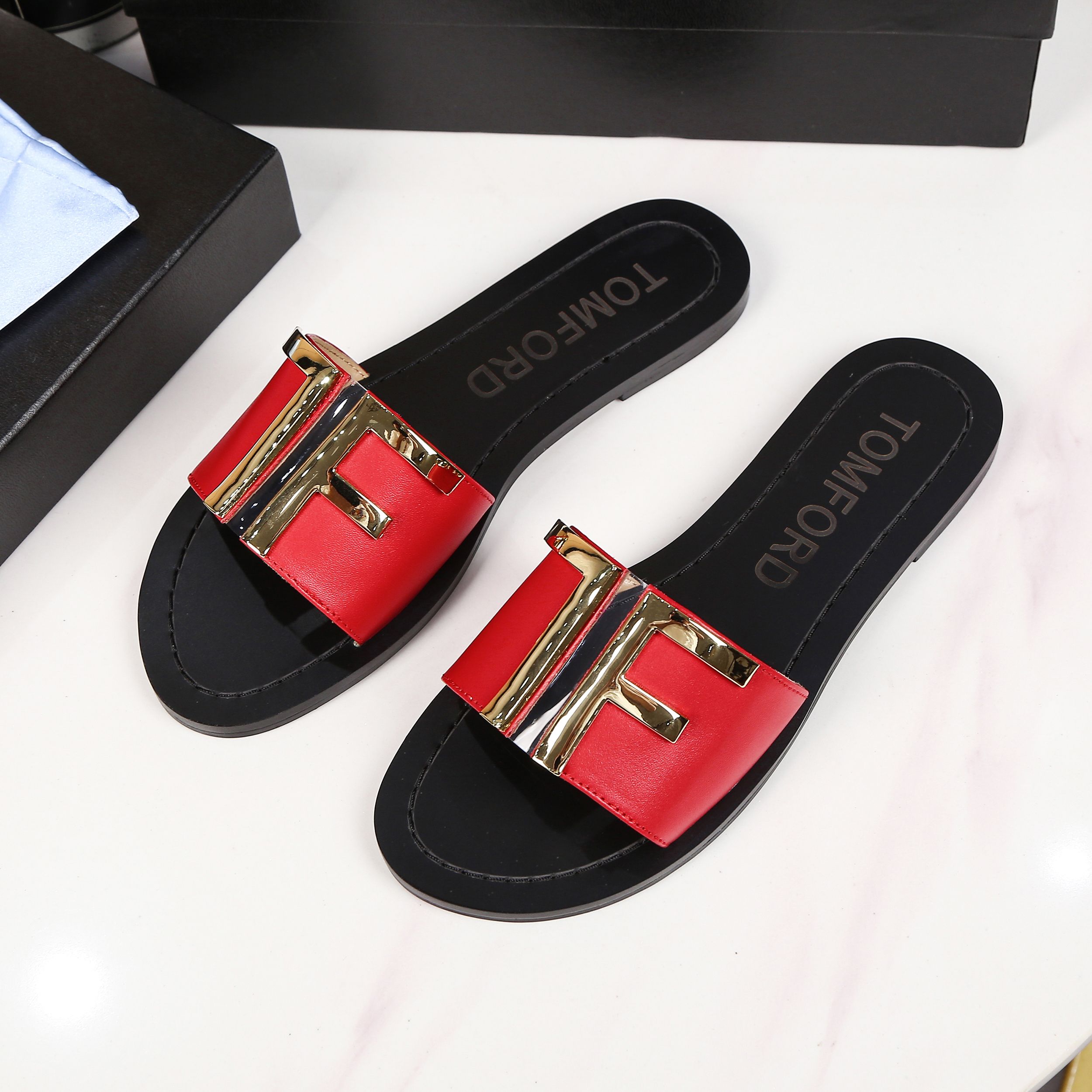 TOM FORD PLAQUE SLIDES RED W2408TVAX