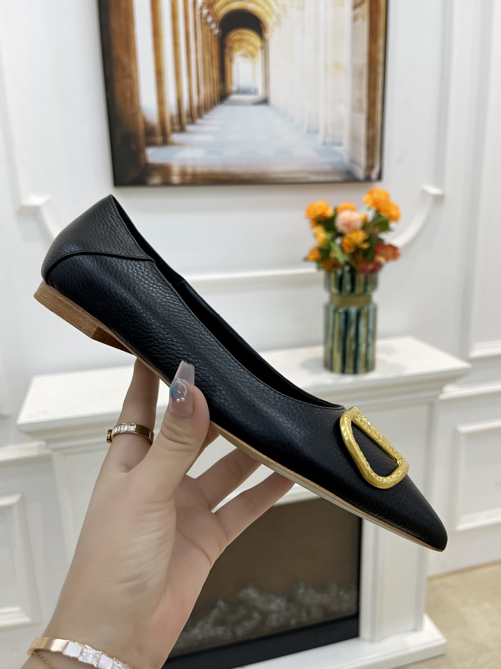 VALENTINO V BUCKLE PUMPS BLACK SW2S0Q63DSH0NO