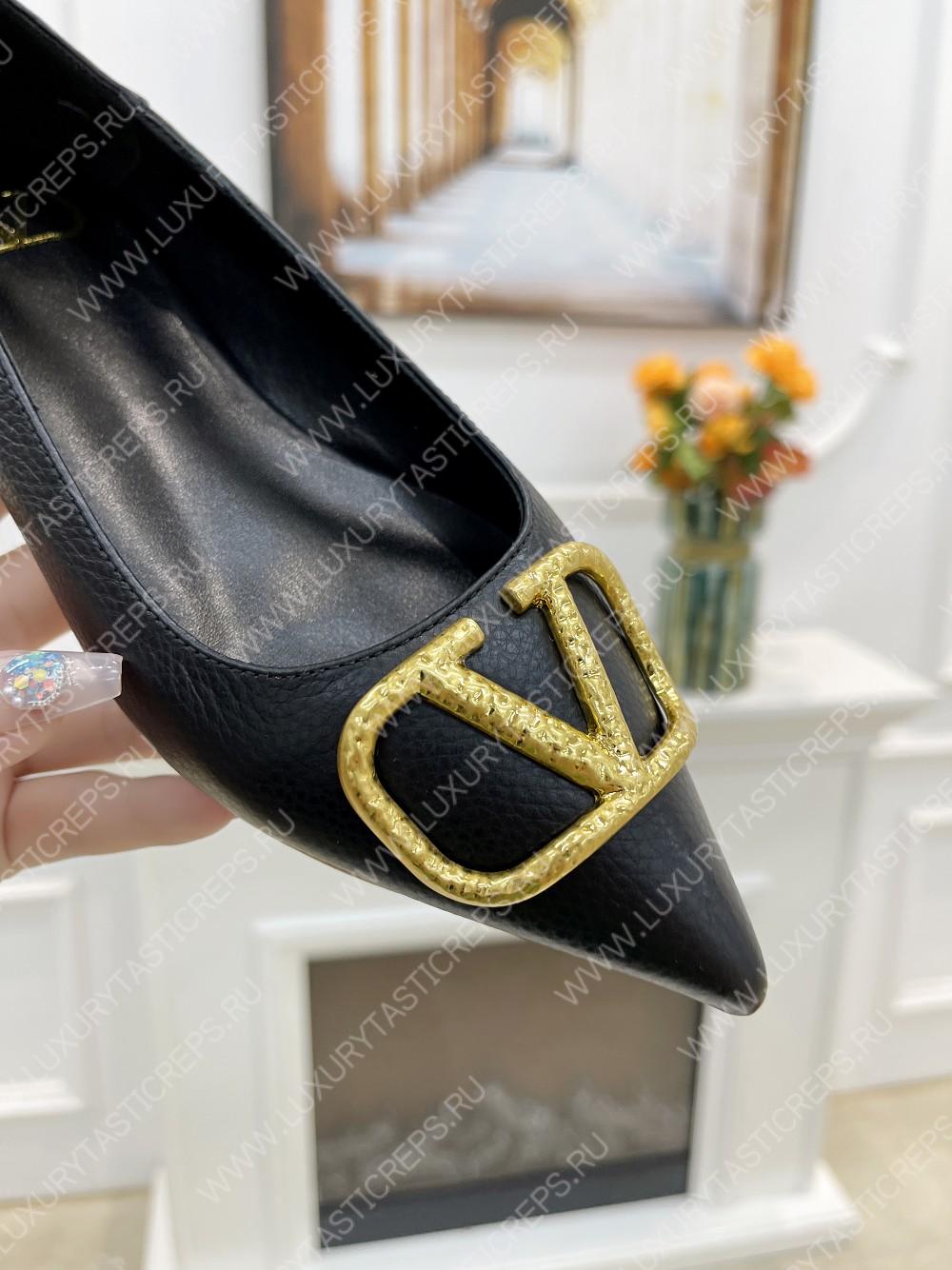 VALENTINO V BUCKLE PUMPS BLACK SW2S0Q63DSH0NO