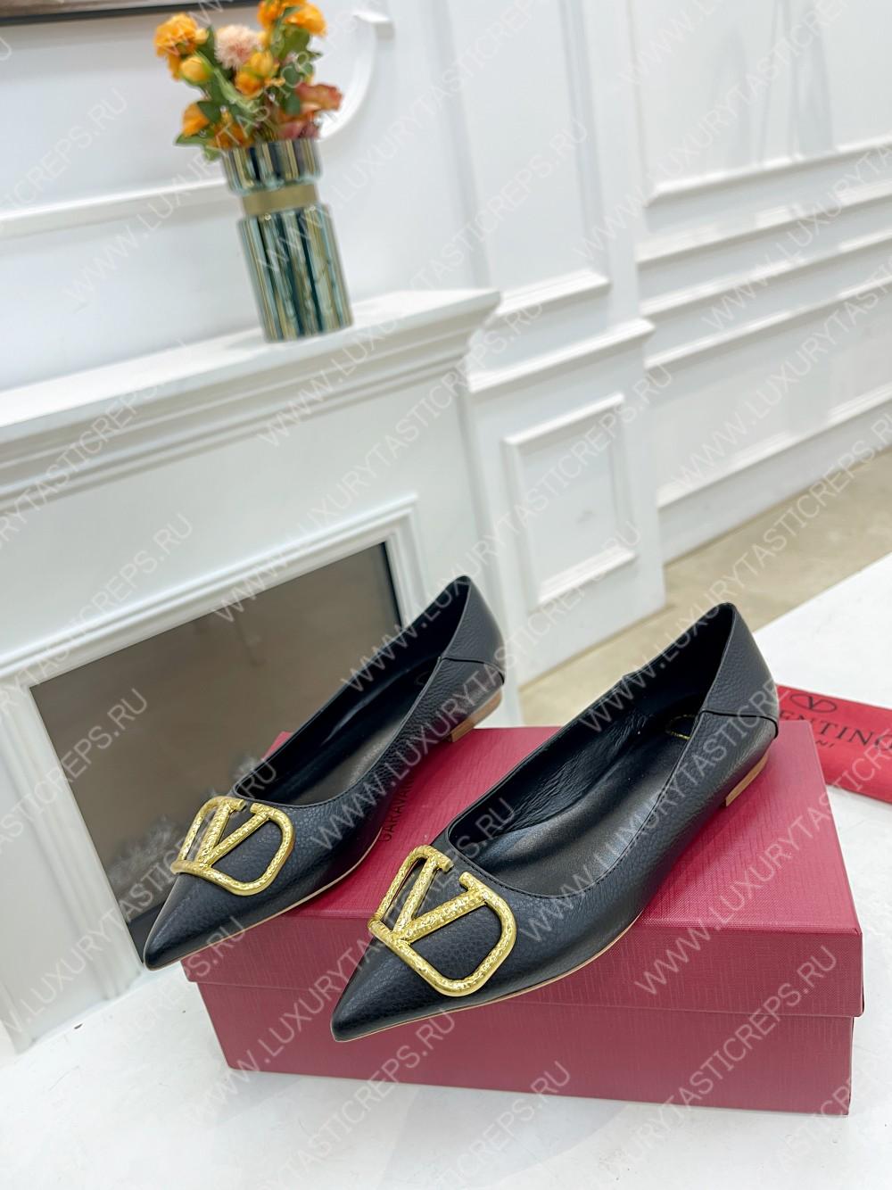 VALENTINO V BUCKLE PUMPS BLACK SW2S0Q63DSH0NO
