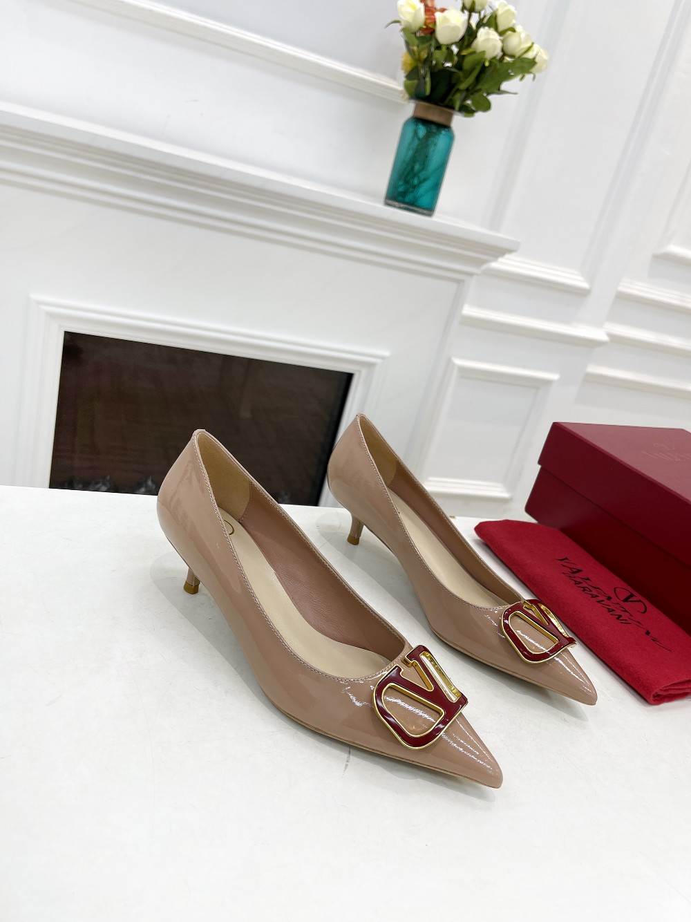 VALENTINO V BUCKLE PUMPS BEIGE 1W2S0FH8LAFGF9