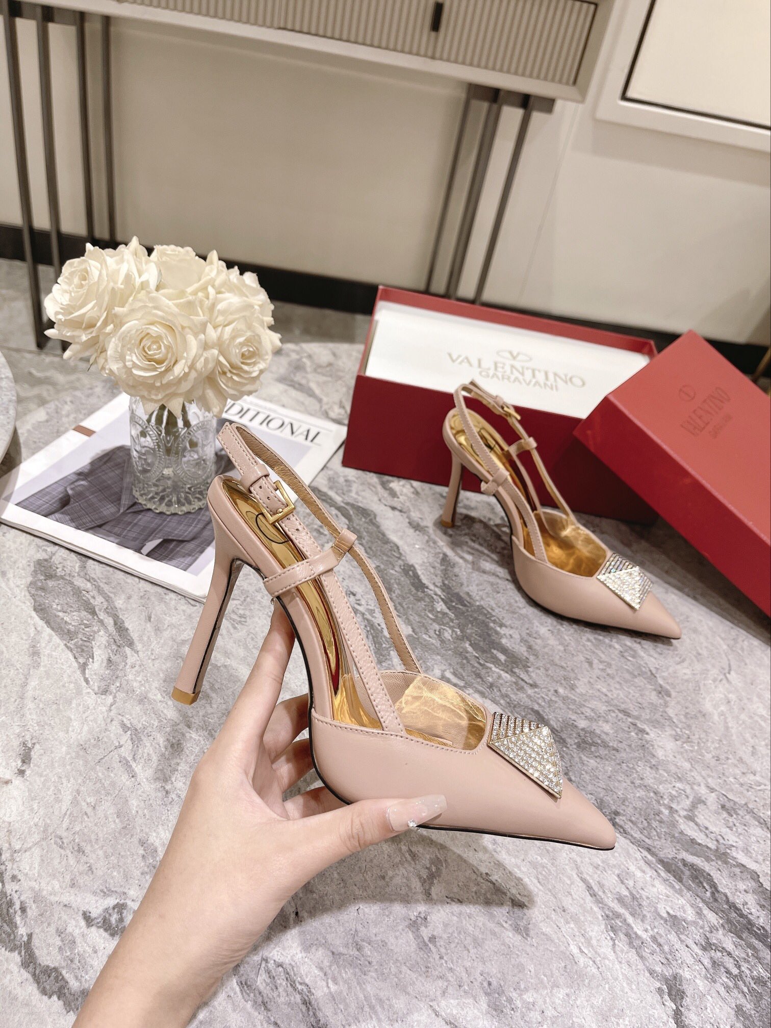 VALENTINO ONE STUD PUMP WITH CRYSTALS ROSE CANNELLE WS0R01TMK