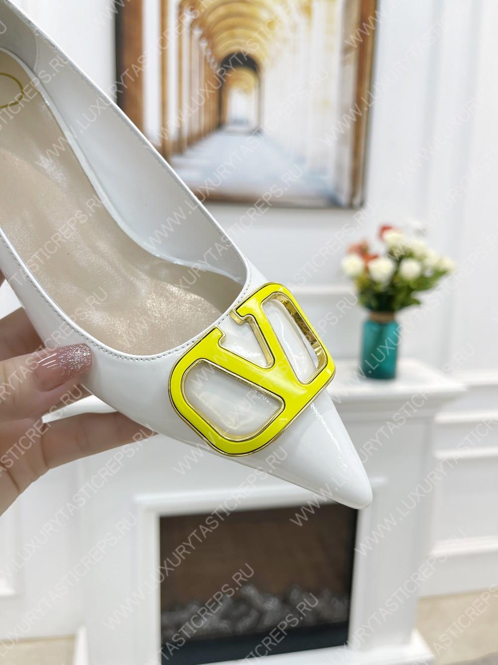 VALENTINO V BUCKLE PUMPS WHITE 1W2S0FH8LAFGF9