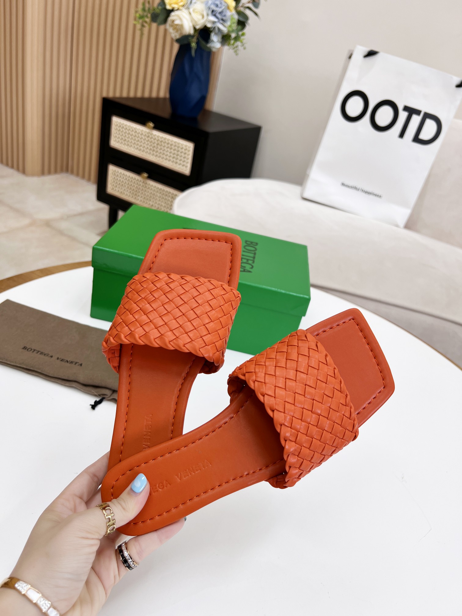 bo*te*ga Ve*ne*ta dot wave flat sandals orange 708880v