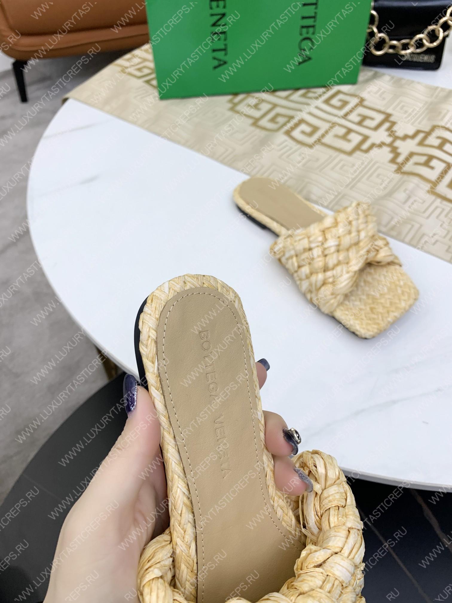 bo*te*ga Ve*ne*ta dot wave sandal cane sugar 708880v