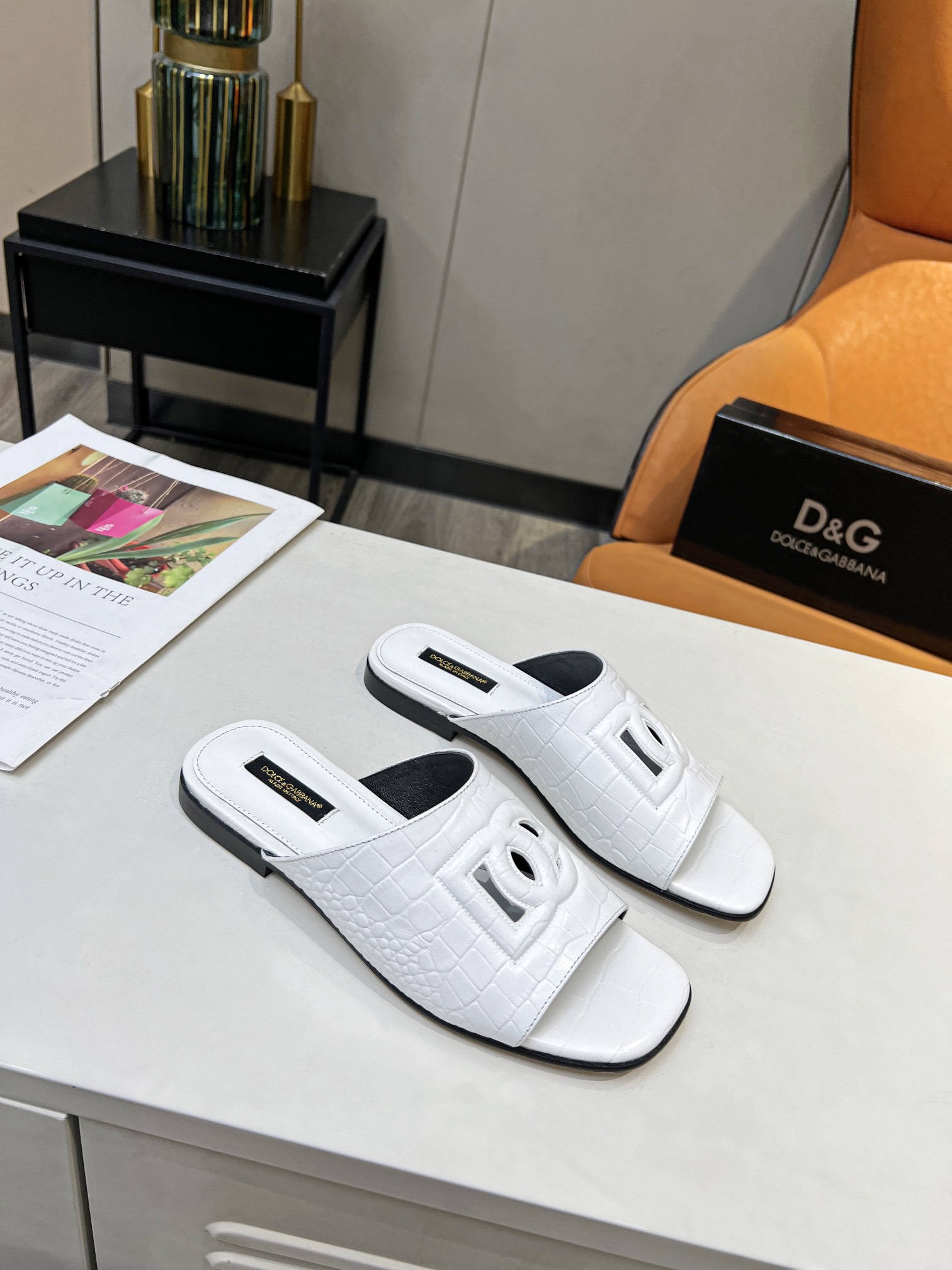 DOLCE AND GABANA EMBOSSED LOGOOPEN TOE SANDALS WHITE A80272AC606
