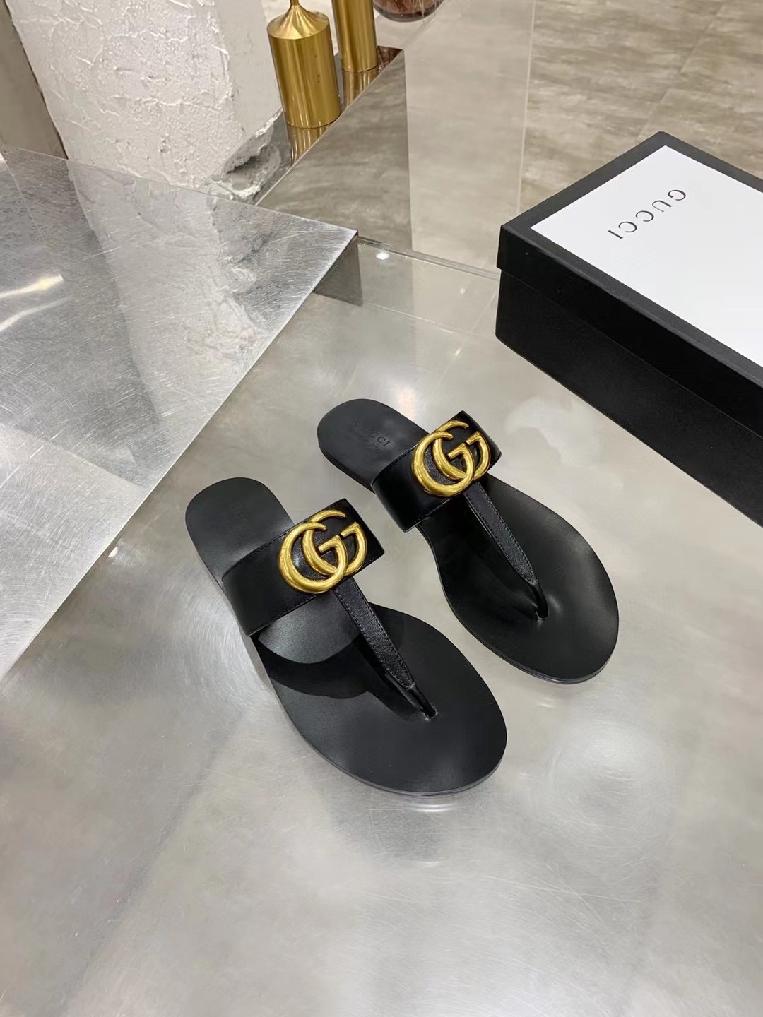 G*u*i leather thong sandal with double g black 497444