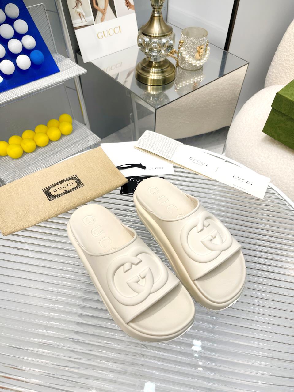 G*u*i slide sandal off-white 692845