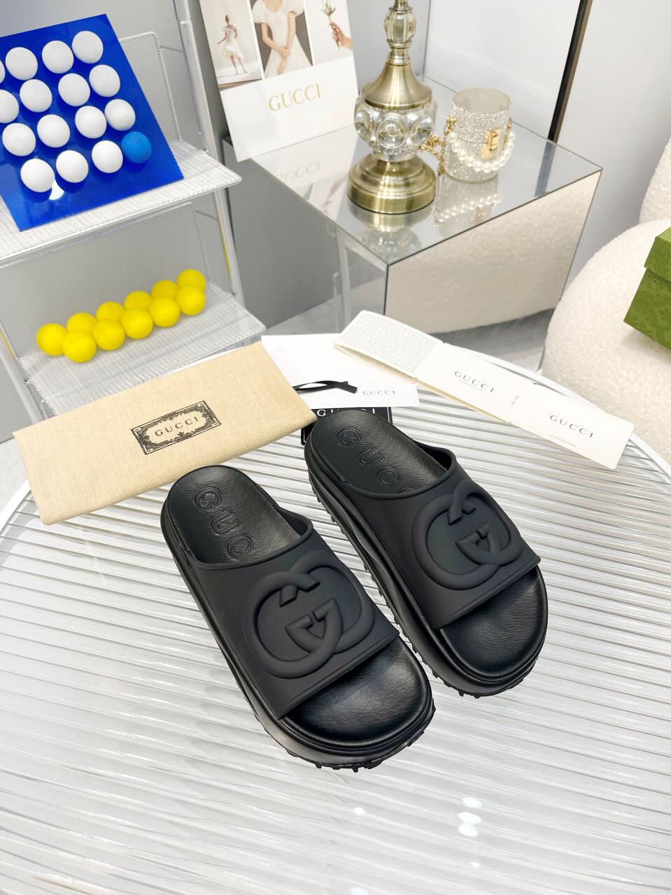 G*u*i slide sandal black 692845