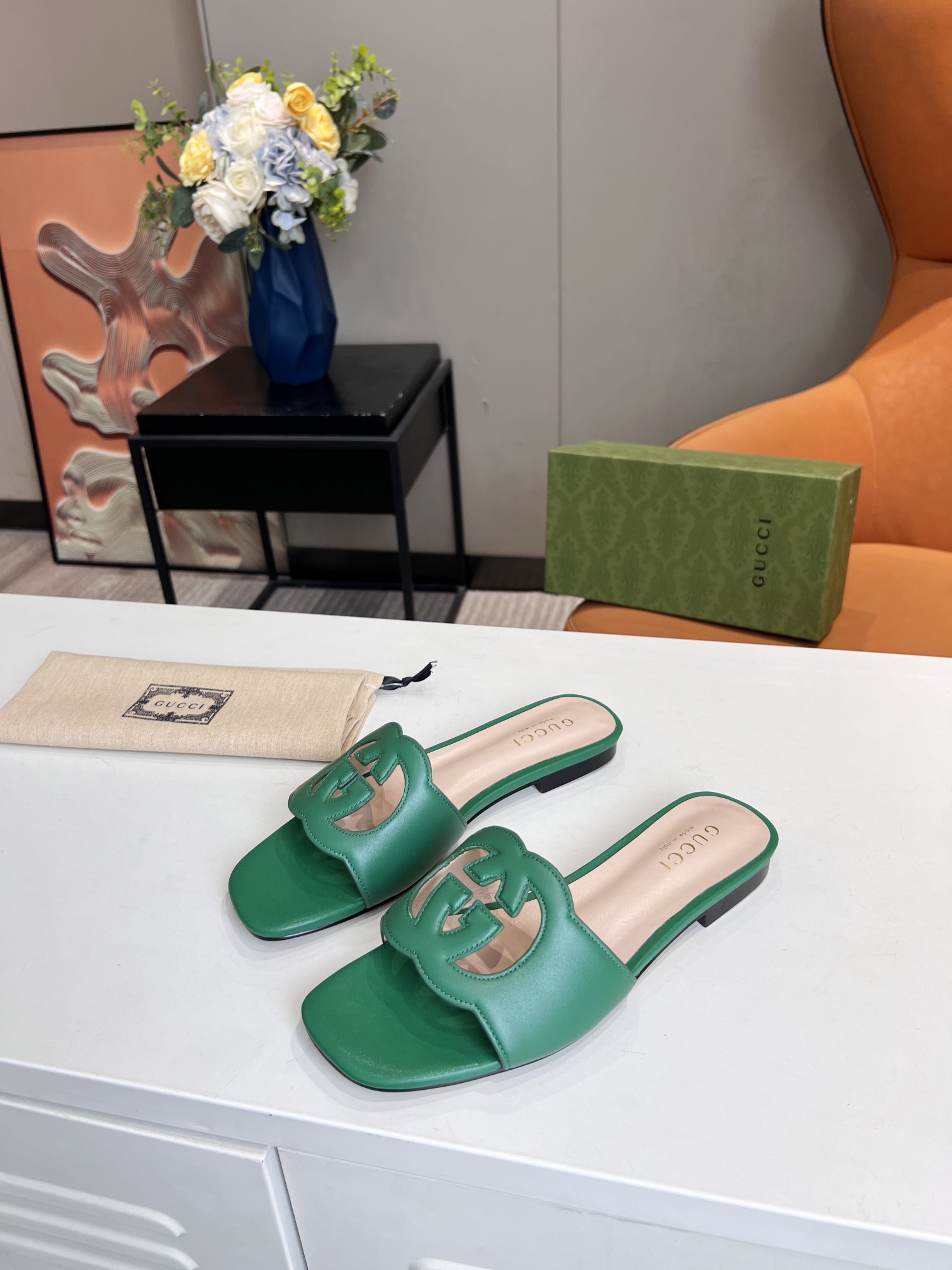 G*u*i interlocking g cut-out slide sandal green 694451